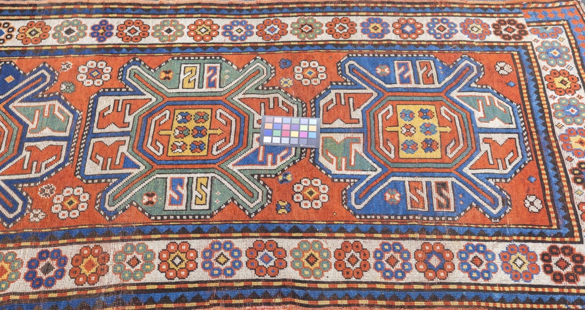 Tapis Kazak ancien de 3'5'' x 6'3'' en vente 2