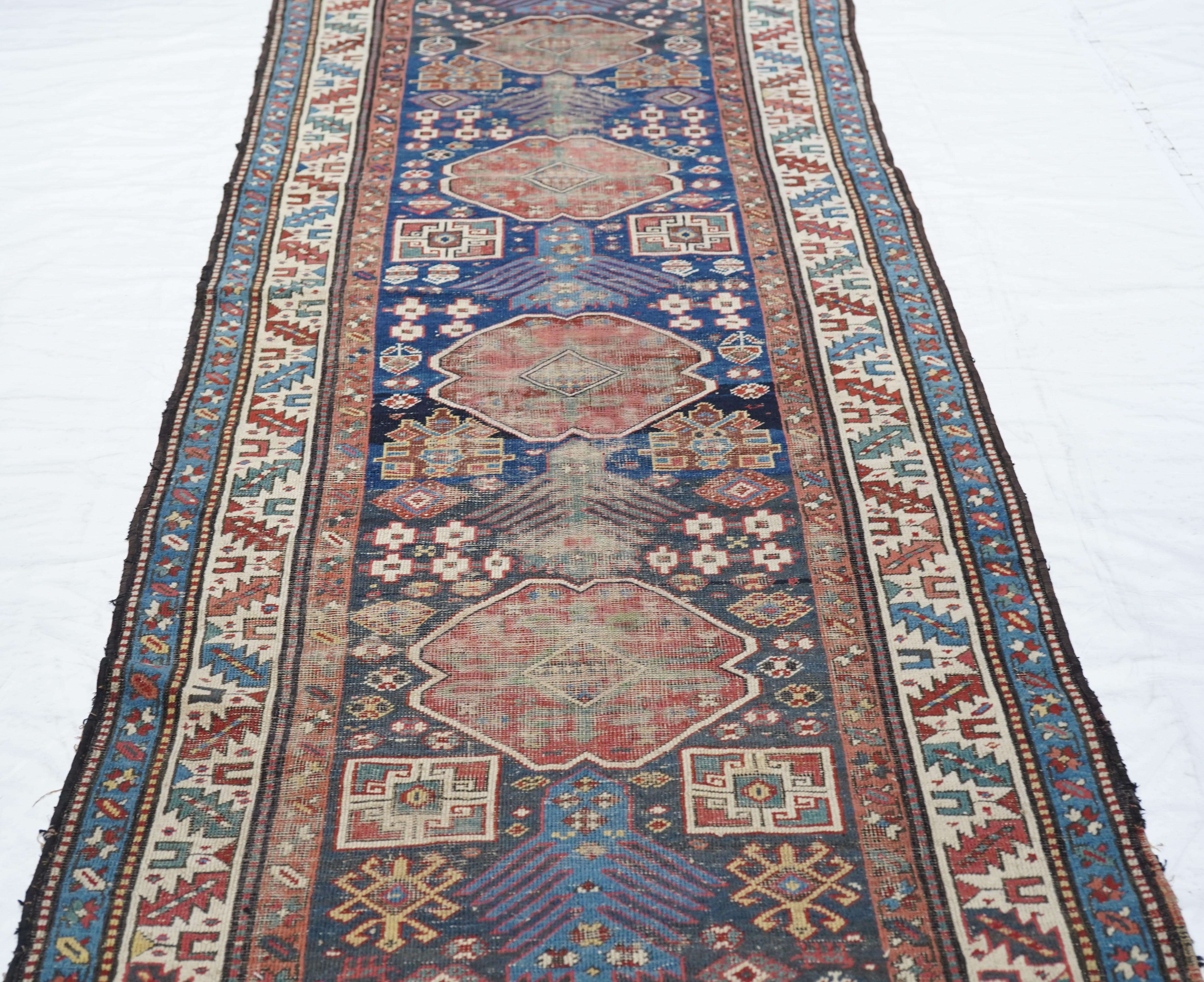 Tapis de couloir Kazak ancien 3'6'' x 10'9'' en vente 1