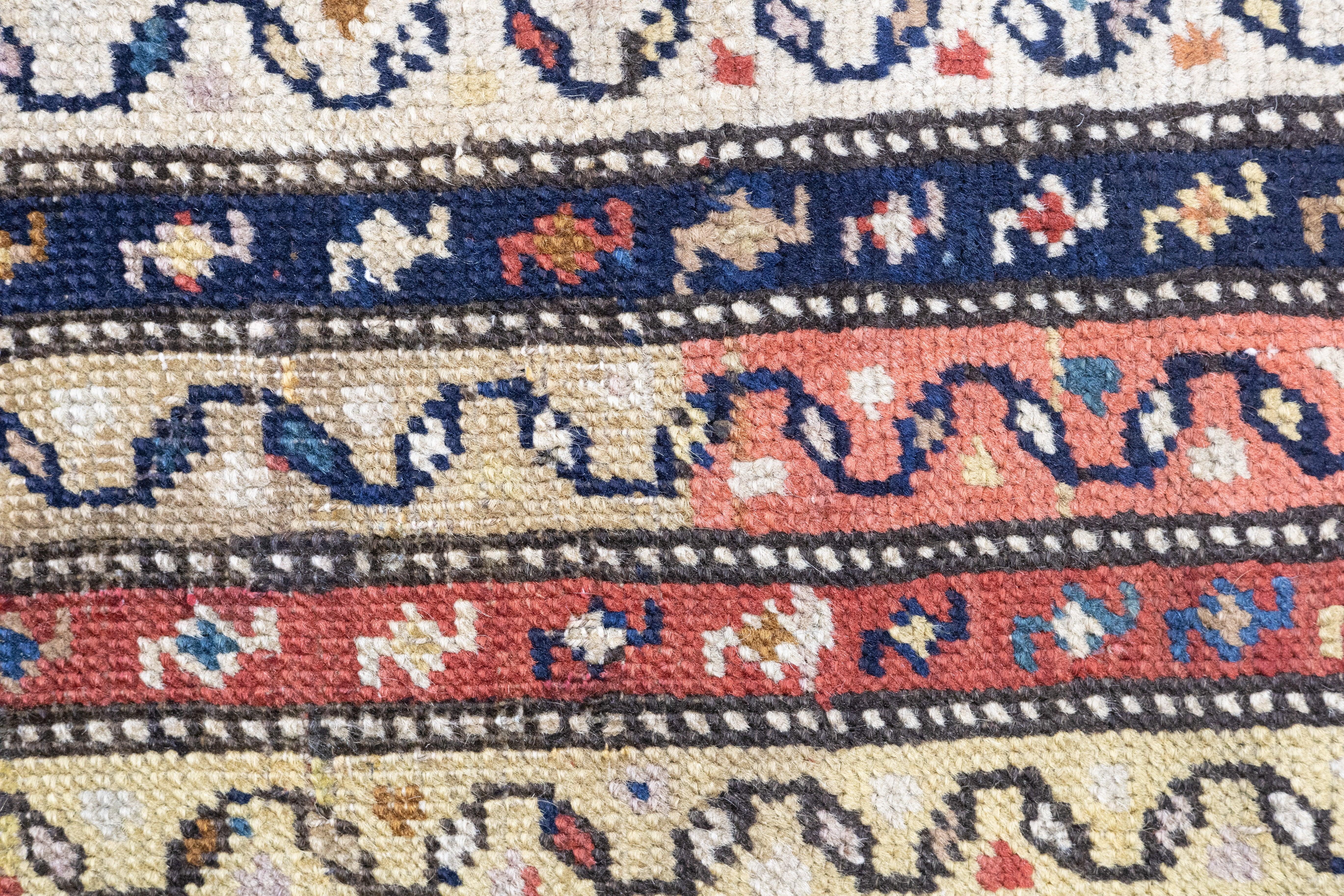 Tapis Kazak ancien de 3'8'' x 8'1'' cm en vente 3