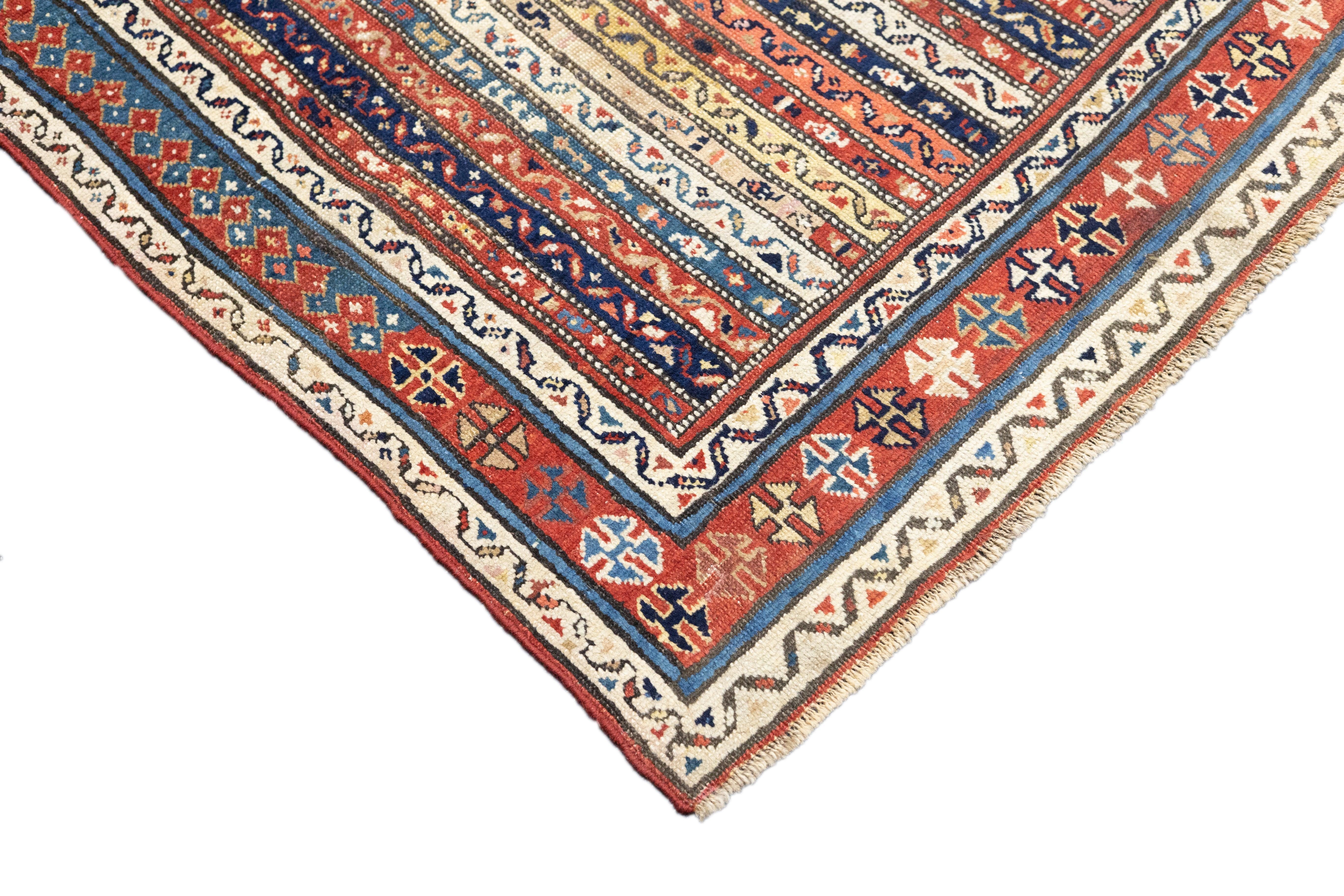 Caucasien Tapis Kazak ancien de 3'8'' x 8'1'' cm en vente