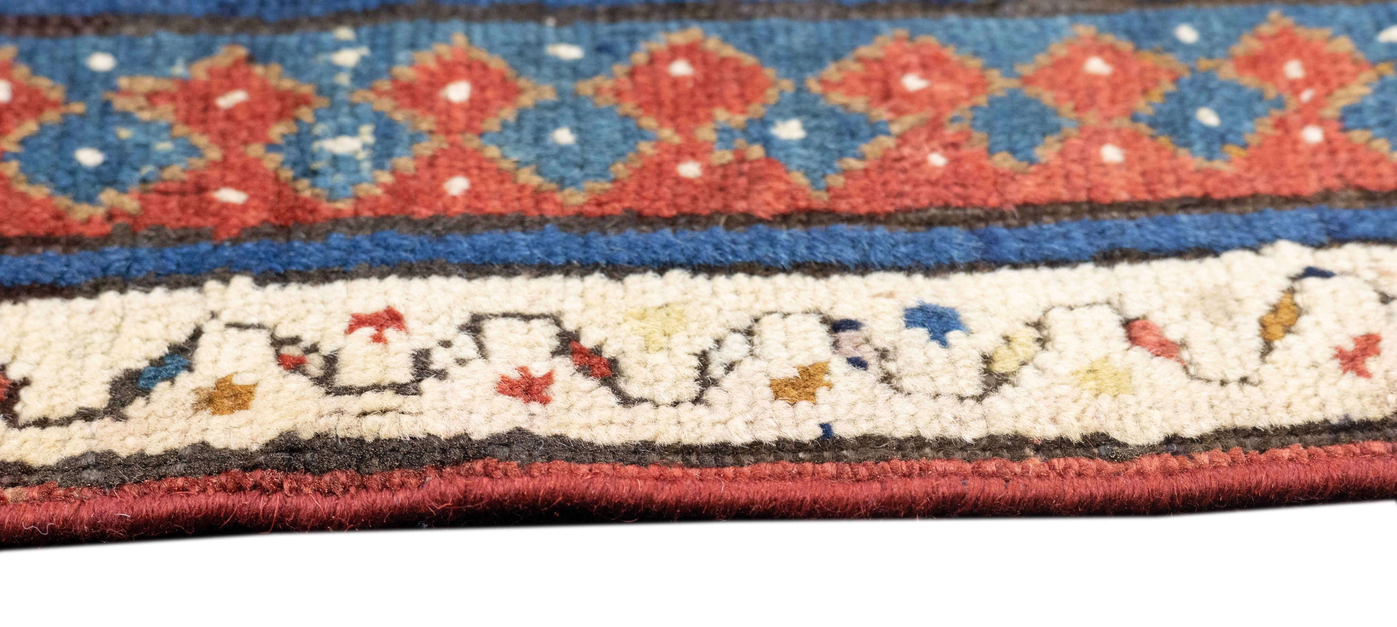 Tapis Kazak ancien de 3'8'' x 8'1'' cm en vente 1