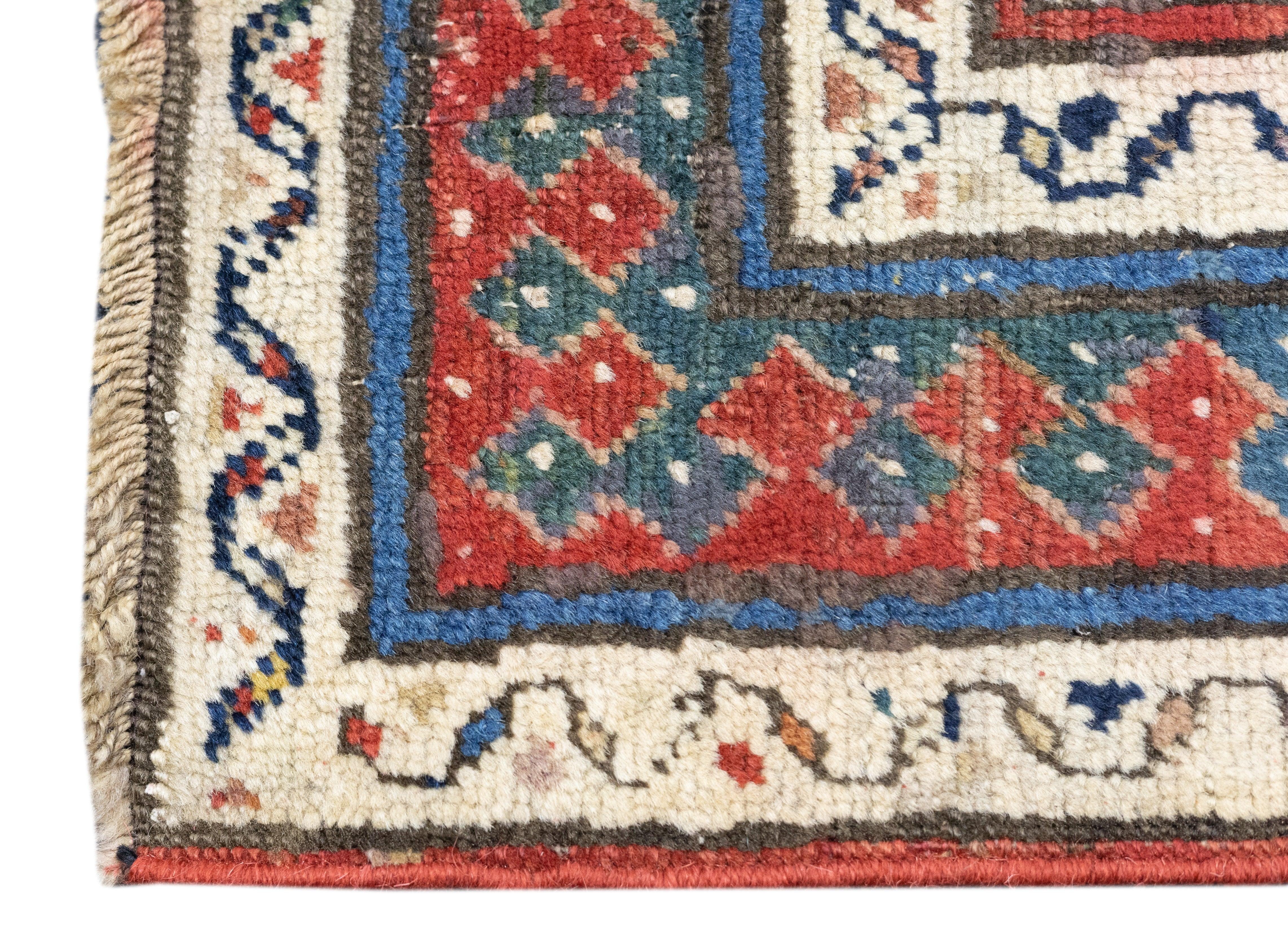 Tapis Kazak ancien de 3'8'' x 8'1'' cm en vente 2