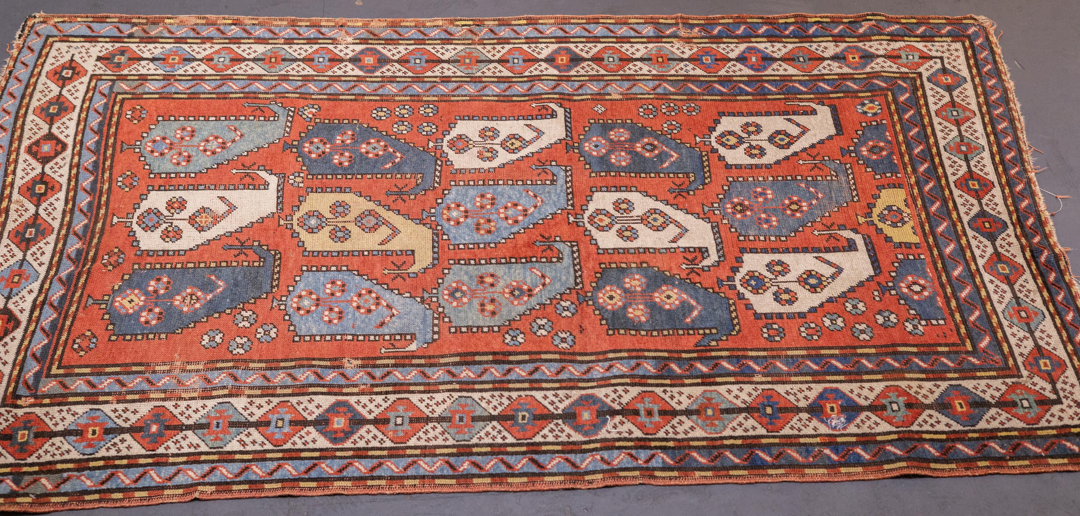 Antiker Kazak-Teppich 3'9'' x 6'1'' (19. Jahrhundert) im Angebot