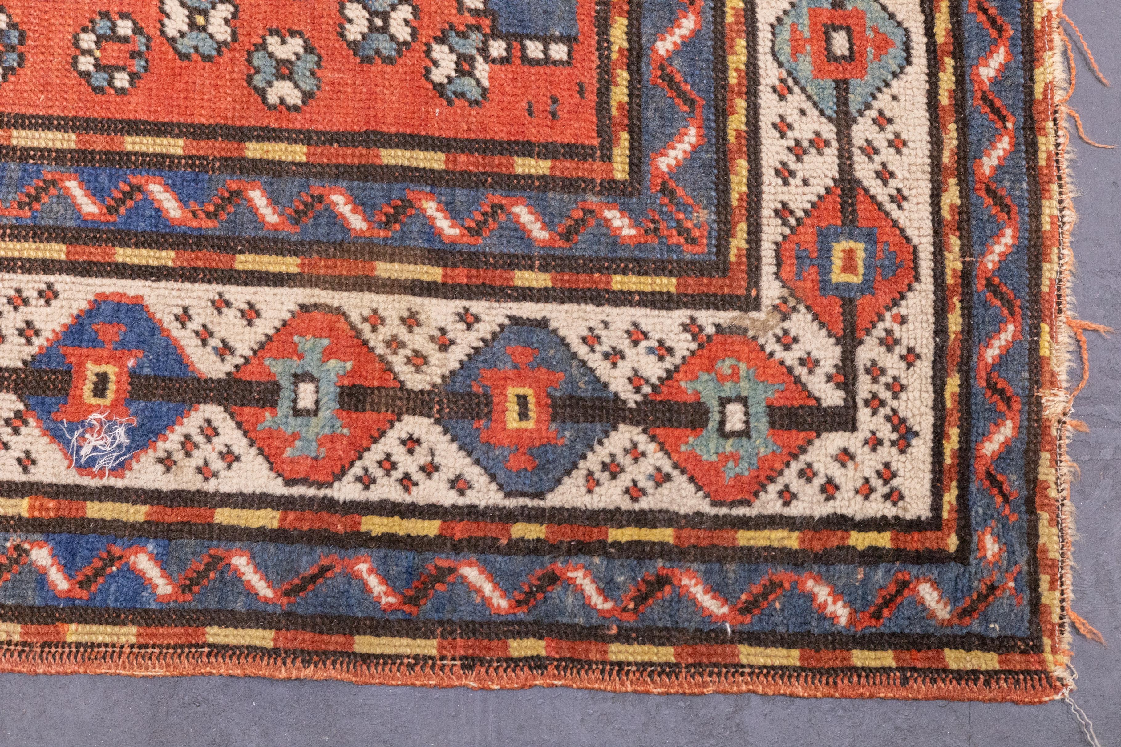 Antiker Kazak-Teppich 3'9'' x 6'1'' (Wolle) im Angebot