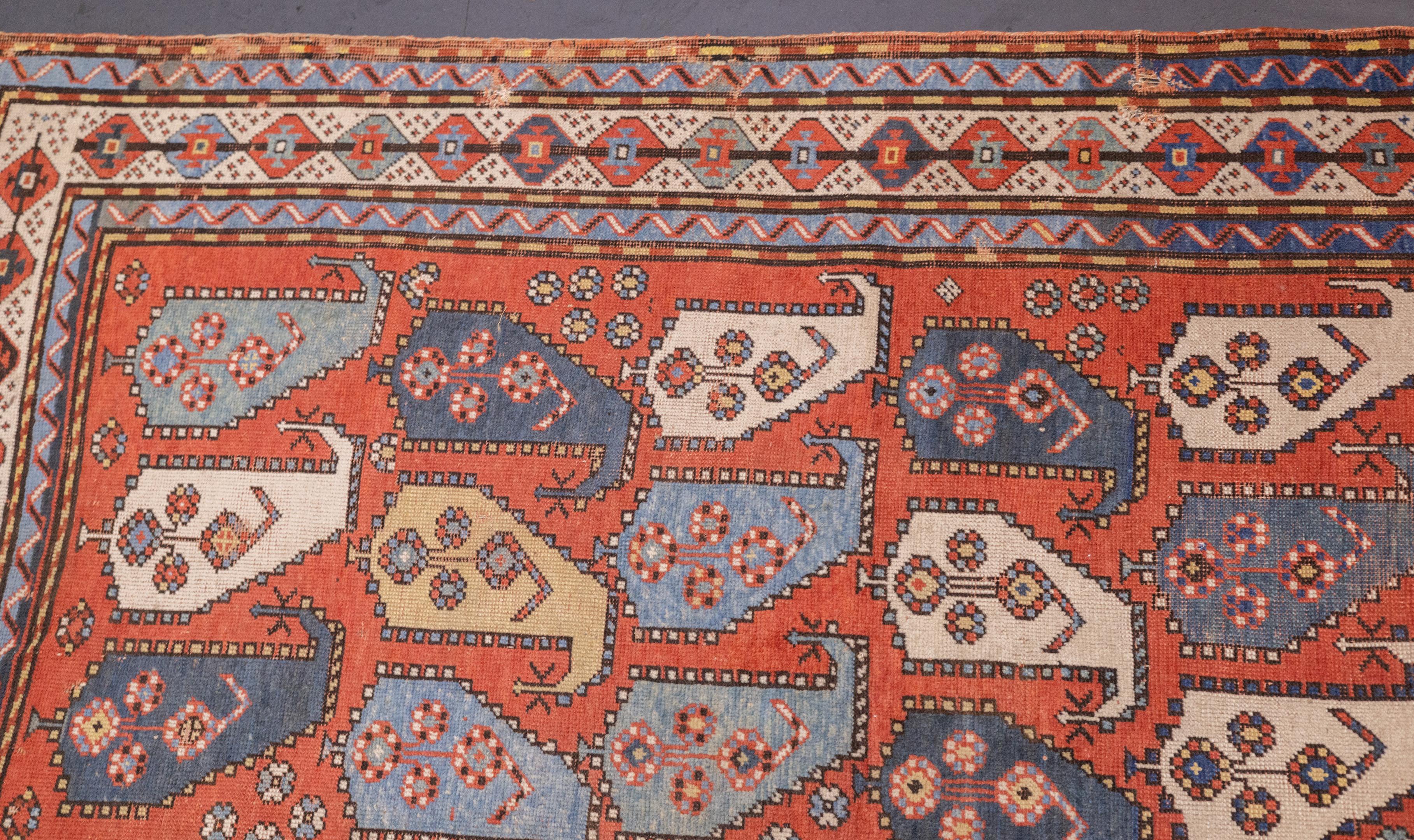 Antiker Kazak-Teppich 3'9'' x 6'1'' im Angebot 3