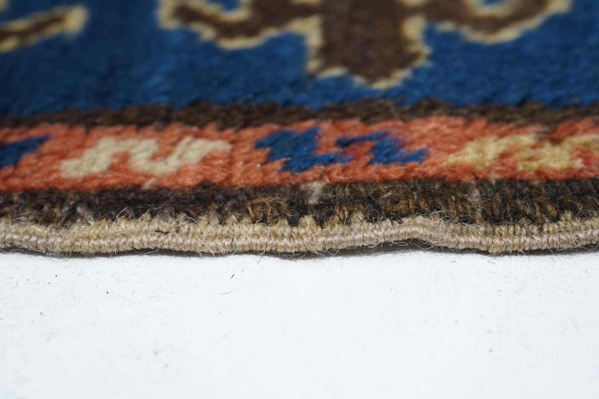 Alfombra Kazak Antigua 4'0'' x 6'8'' en Bueno estado para la venta en New York, NY
