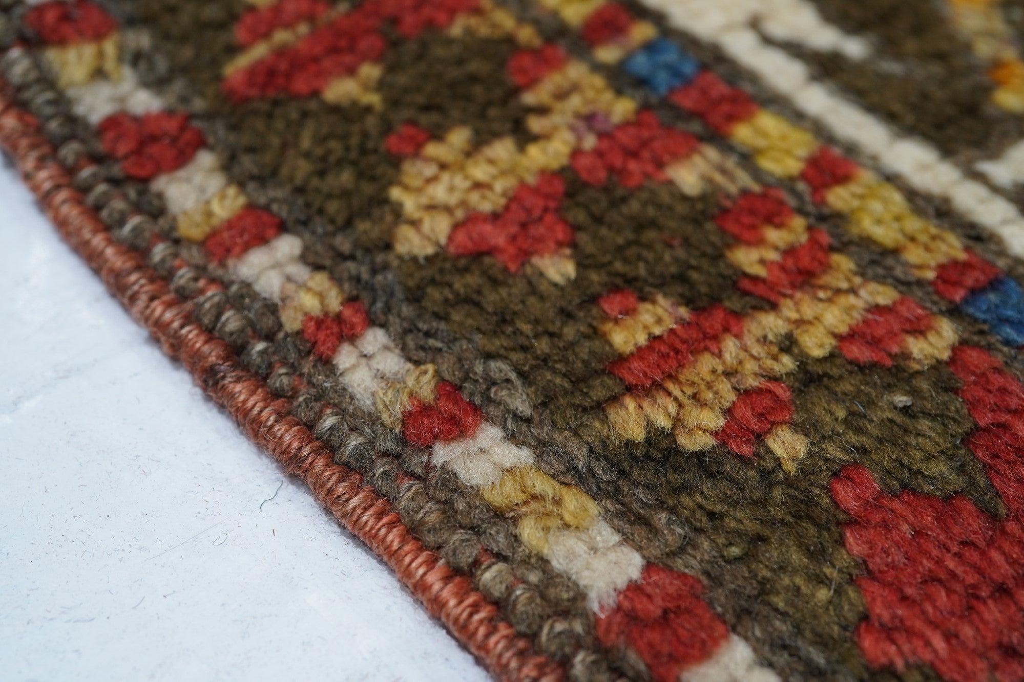 Caucasien Tapis Kazak ancien 4'1'' x 5'8'' en vente