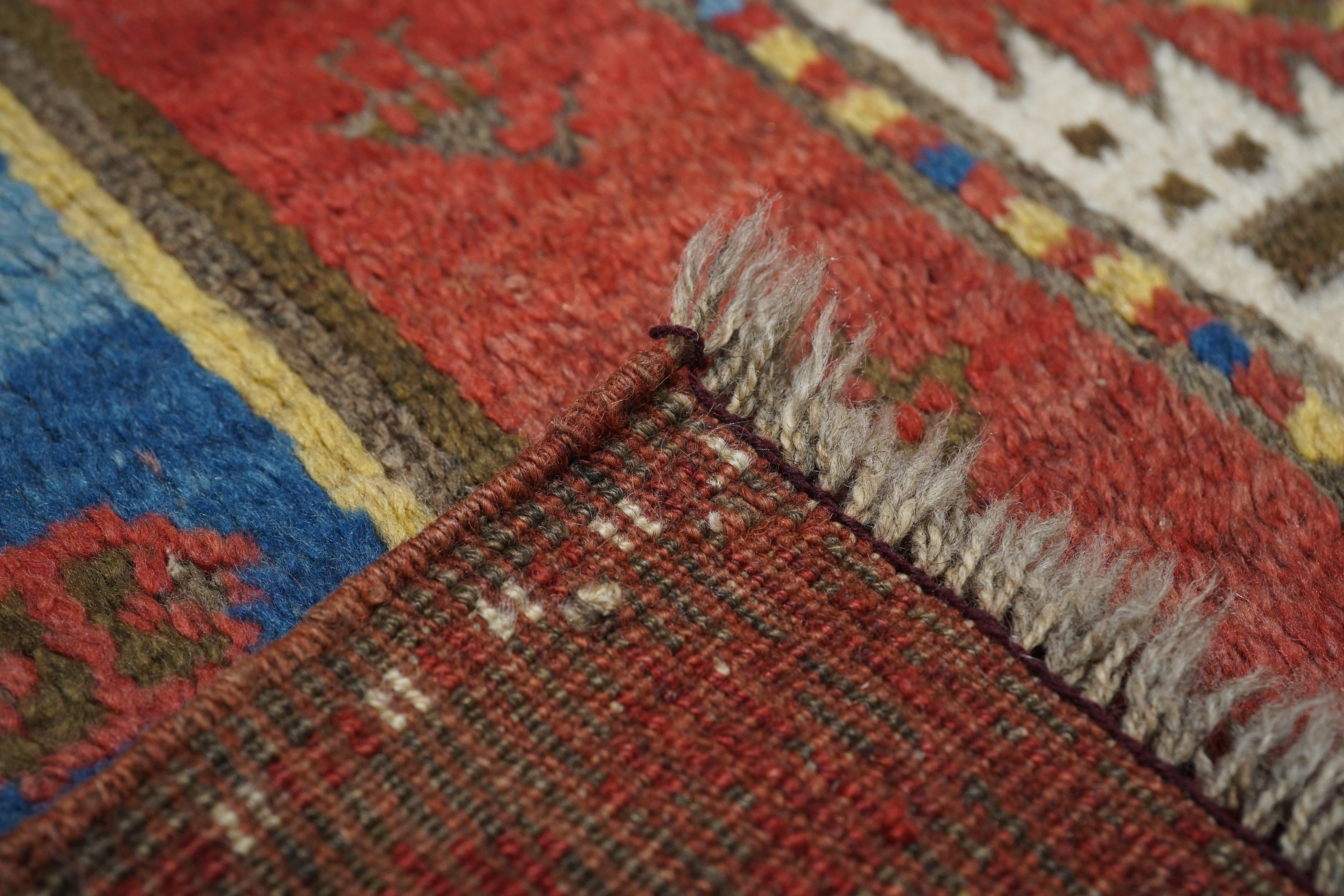 Laine Tapis Kazak ancien 4'1'' x 5'8'' en vente