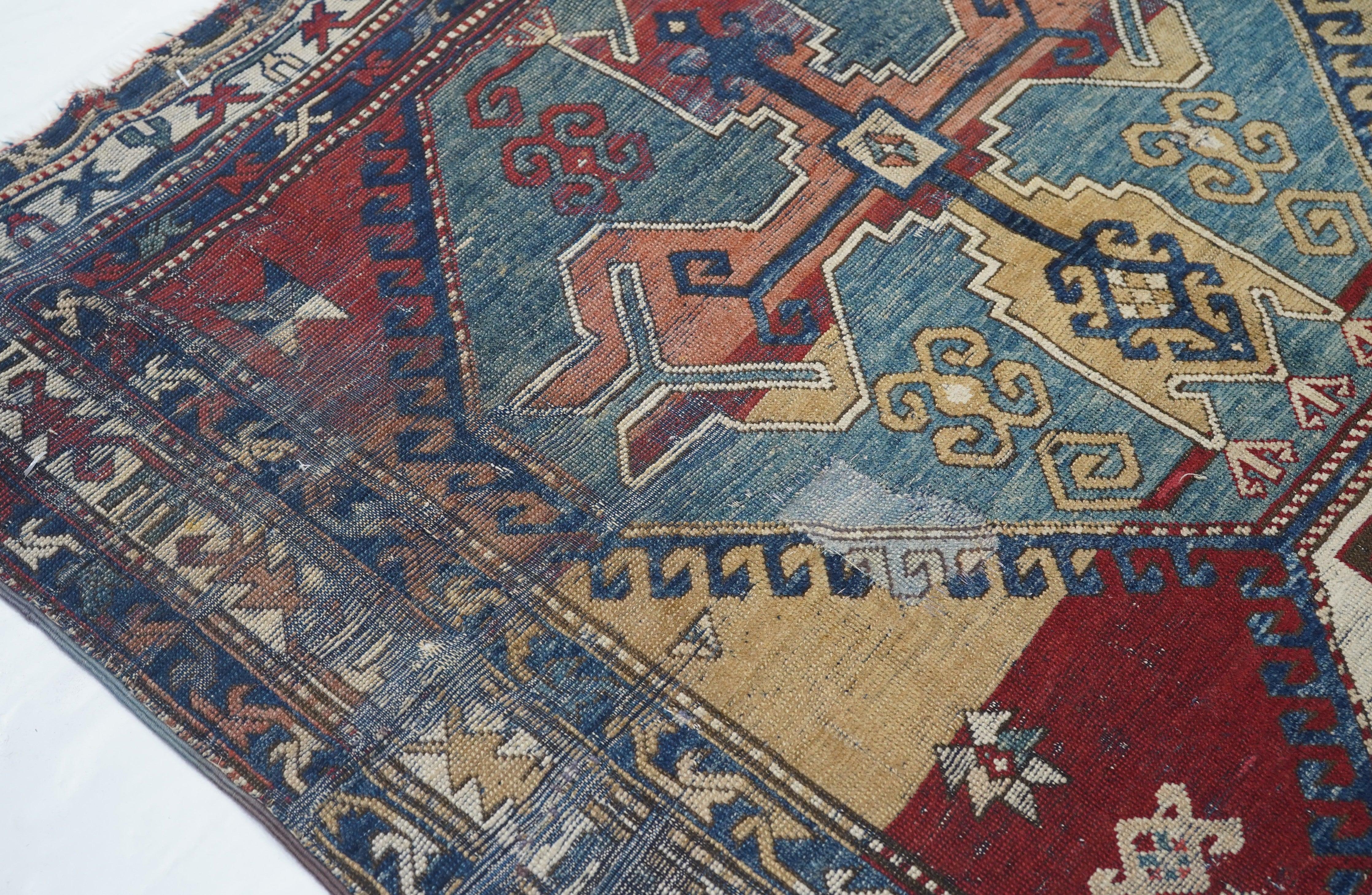 Caucasien Tapis Kazak ancien 4'4'' x 9'3'' en vente