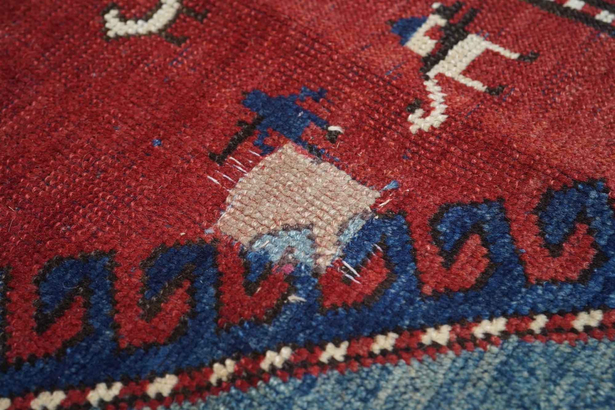 20ième siècle Tapis Kazak ancien 4'4'' x 9'3'' en vente
