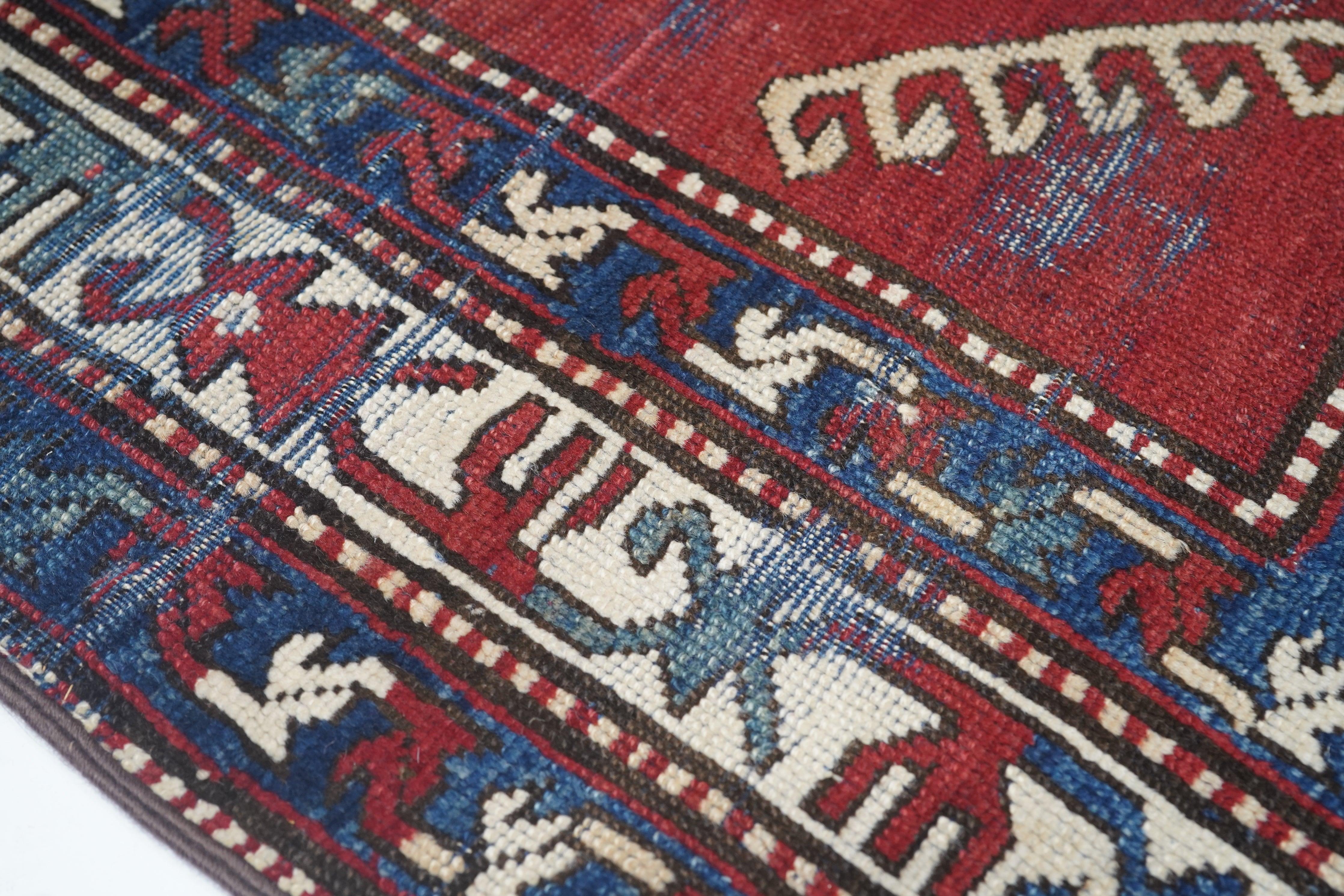 Laine Tapis Kazak ancien 4'4'' x 9'3'' en vente