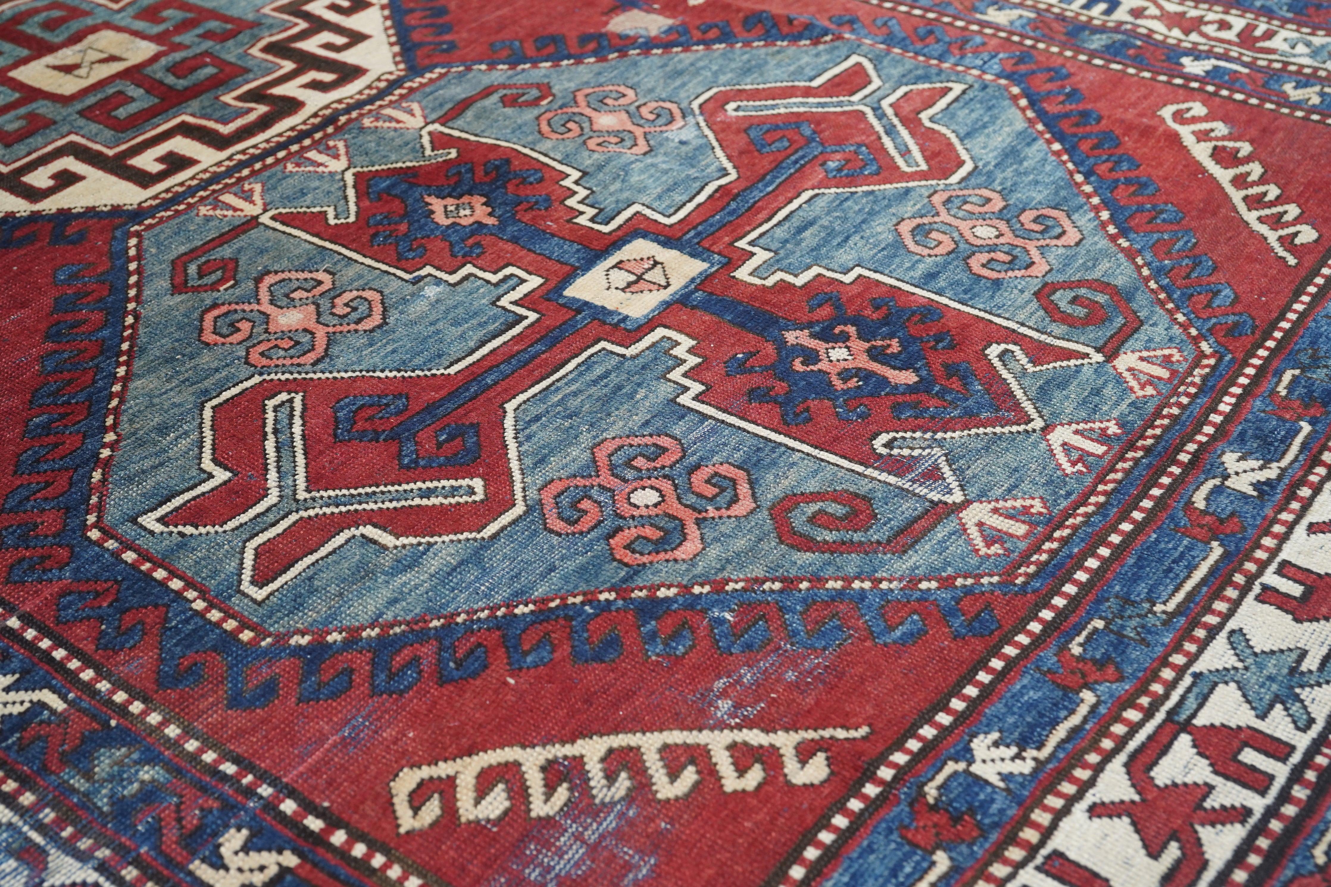 Tapis Kazak ancien 4'4'' x 9'3'' en vente 2