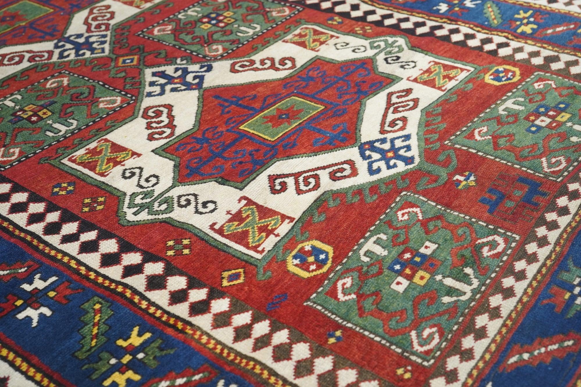 Antiker Kazak-Teppich 4'9'' x 7'4'' (19. Jahrhundert) im Angebot