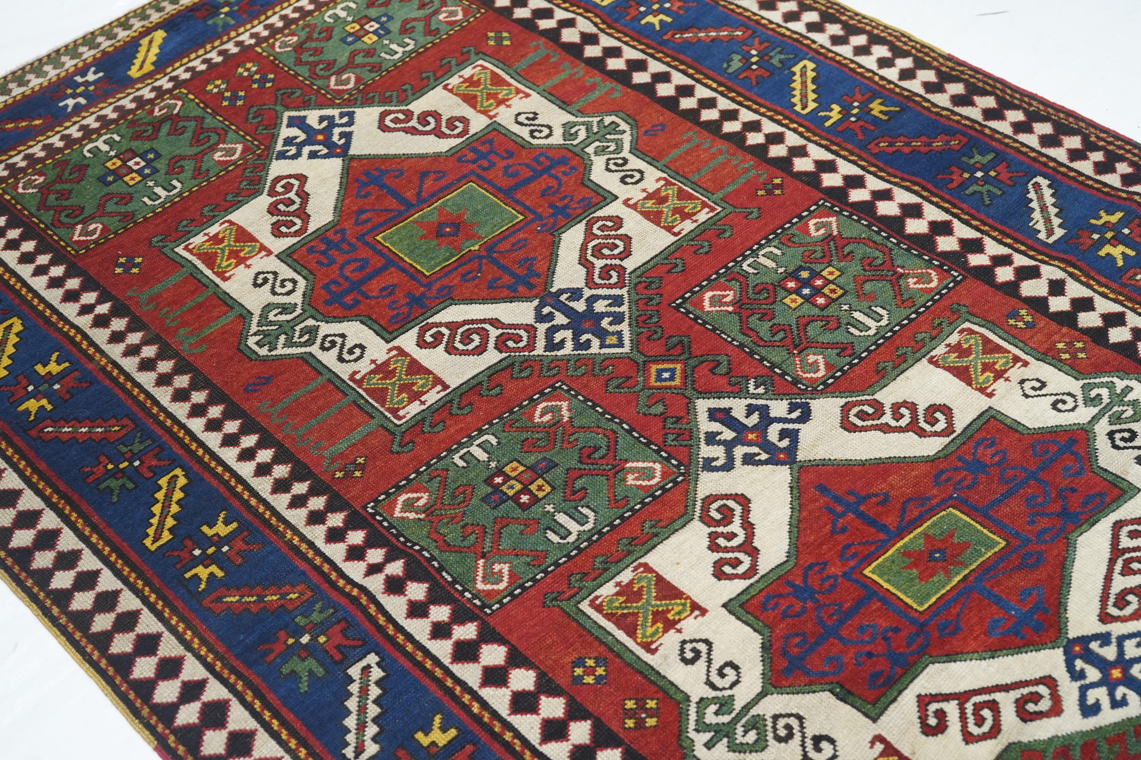 Antiker Kazak-Teppich 4'9'' x 7'4'' im Angebot 1
