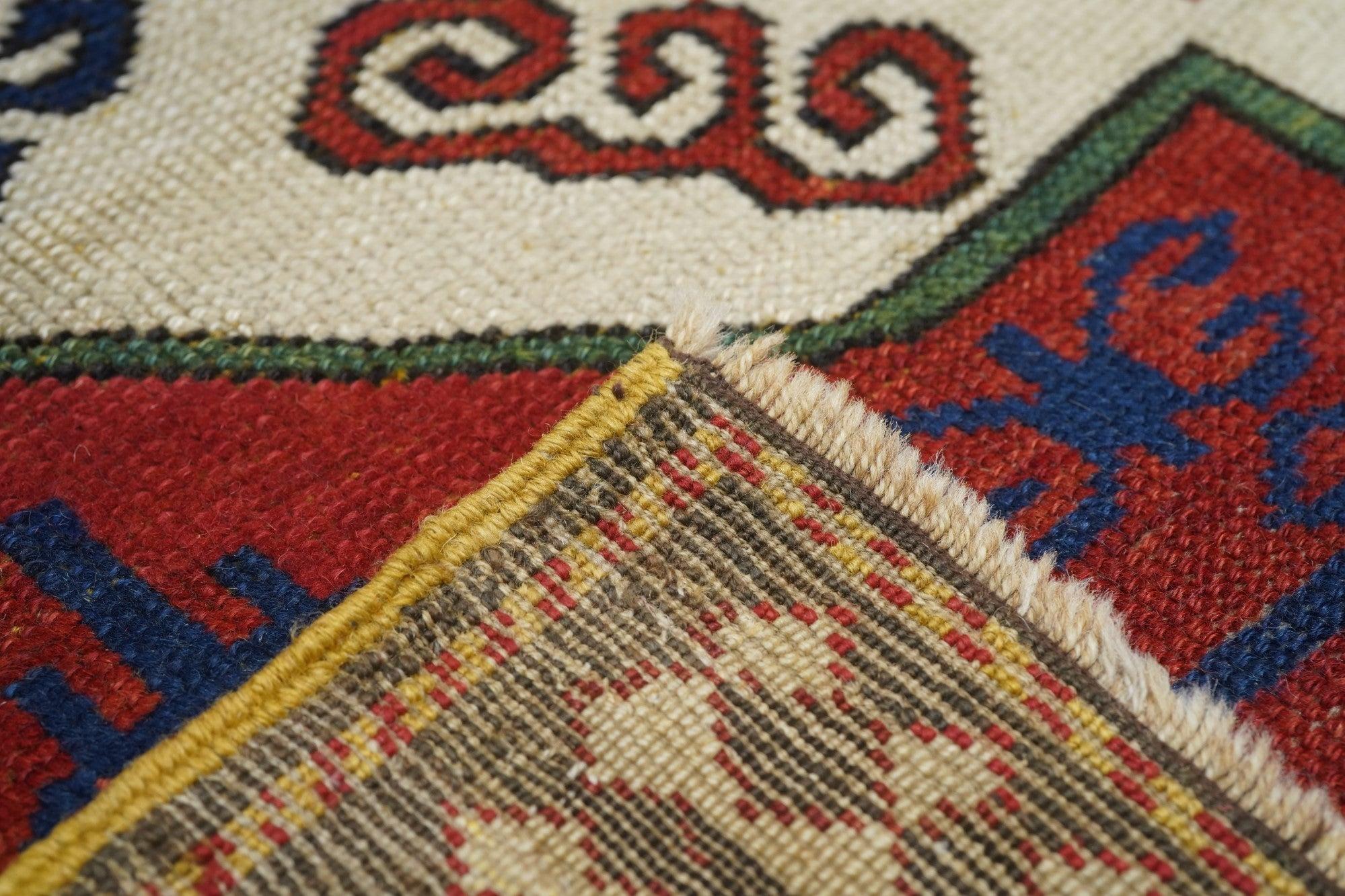 Antiker Kazak-Teppich 4'9'' x 7'4'' im Angebot 3