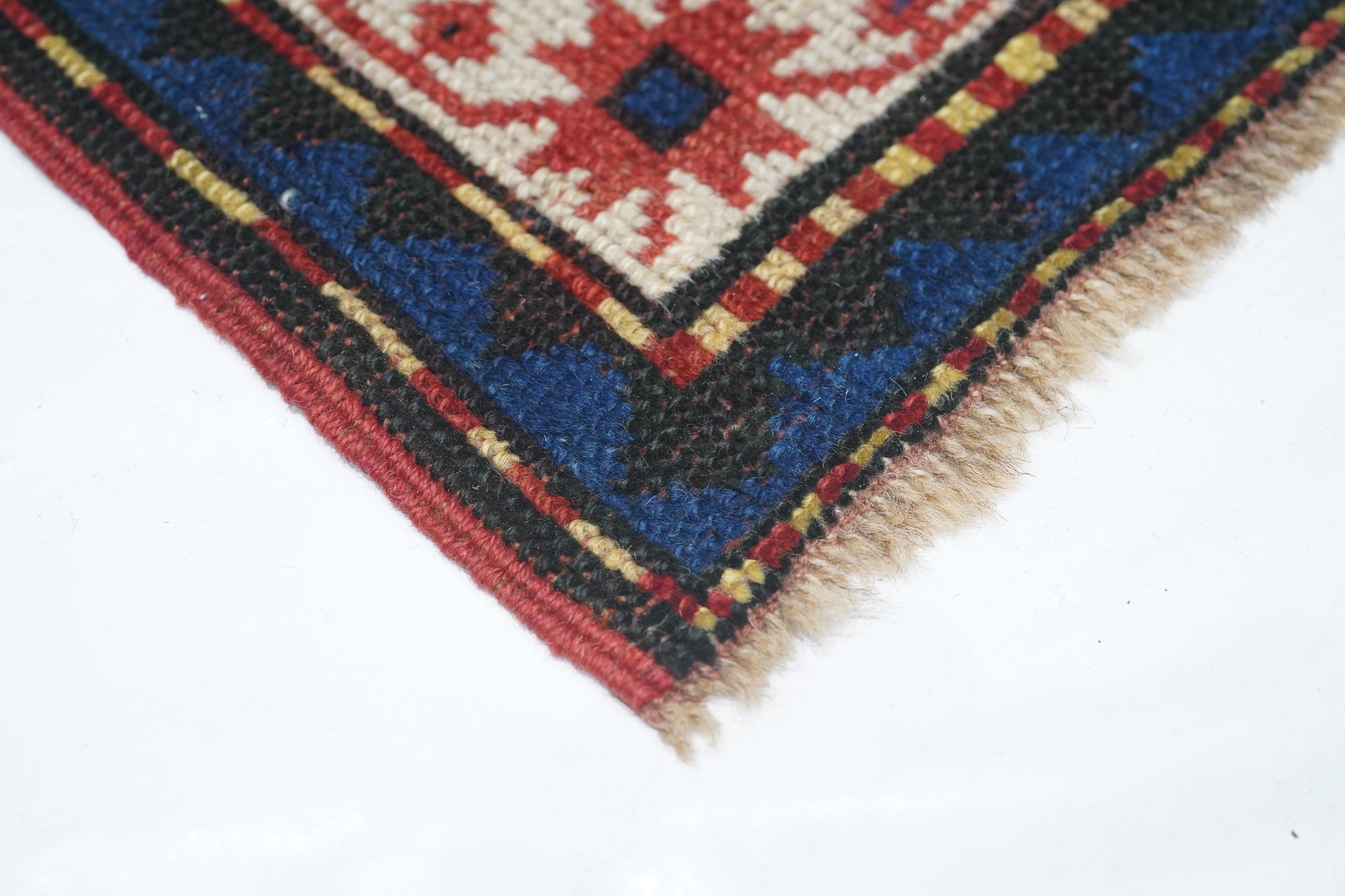 Antiker Kazak-Teppich 5'0'' x 7'1'' (Kaukasisch) im Angebot