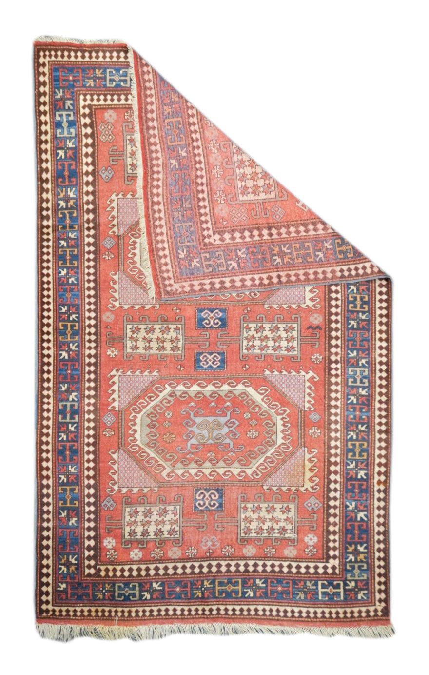 Antiker Kazak-Teppich 5'5'' x 8'6''. SW-Kaukasus/Armenien. Kräftig gemusterte, stark gefärbte, völlig geometrische, ganz aus Wolle bestehende, grob bis mäßig gewebte, mittel- bis langflorige Stücke im Streuformat, in Medaillon-, Allover- und