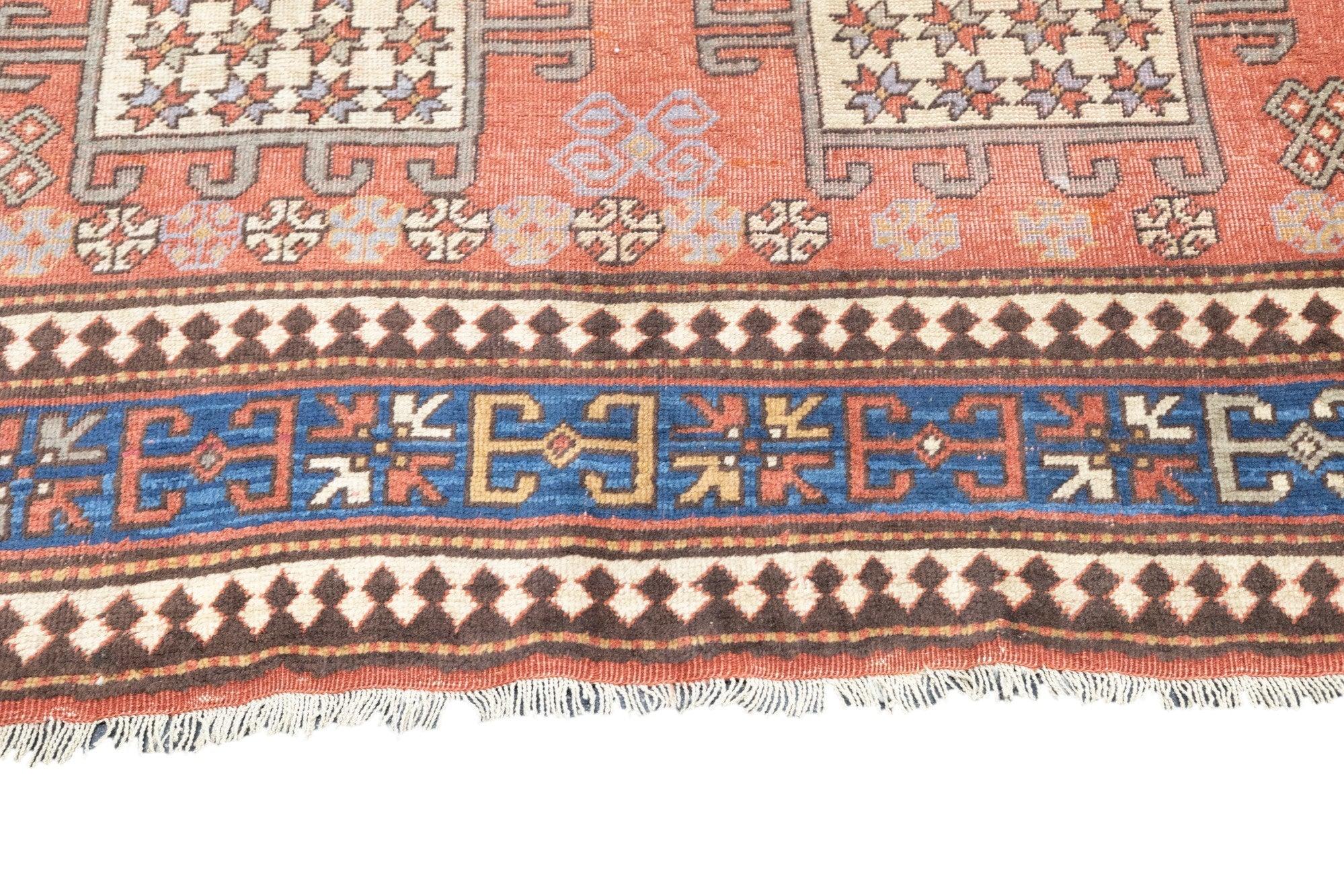 Antiker Kazak-Teppich 5'5'' x 8'6'' (Handgeknüpft) im Angebot