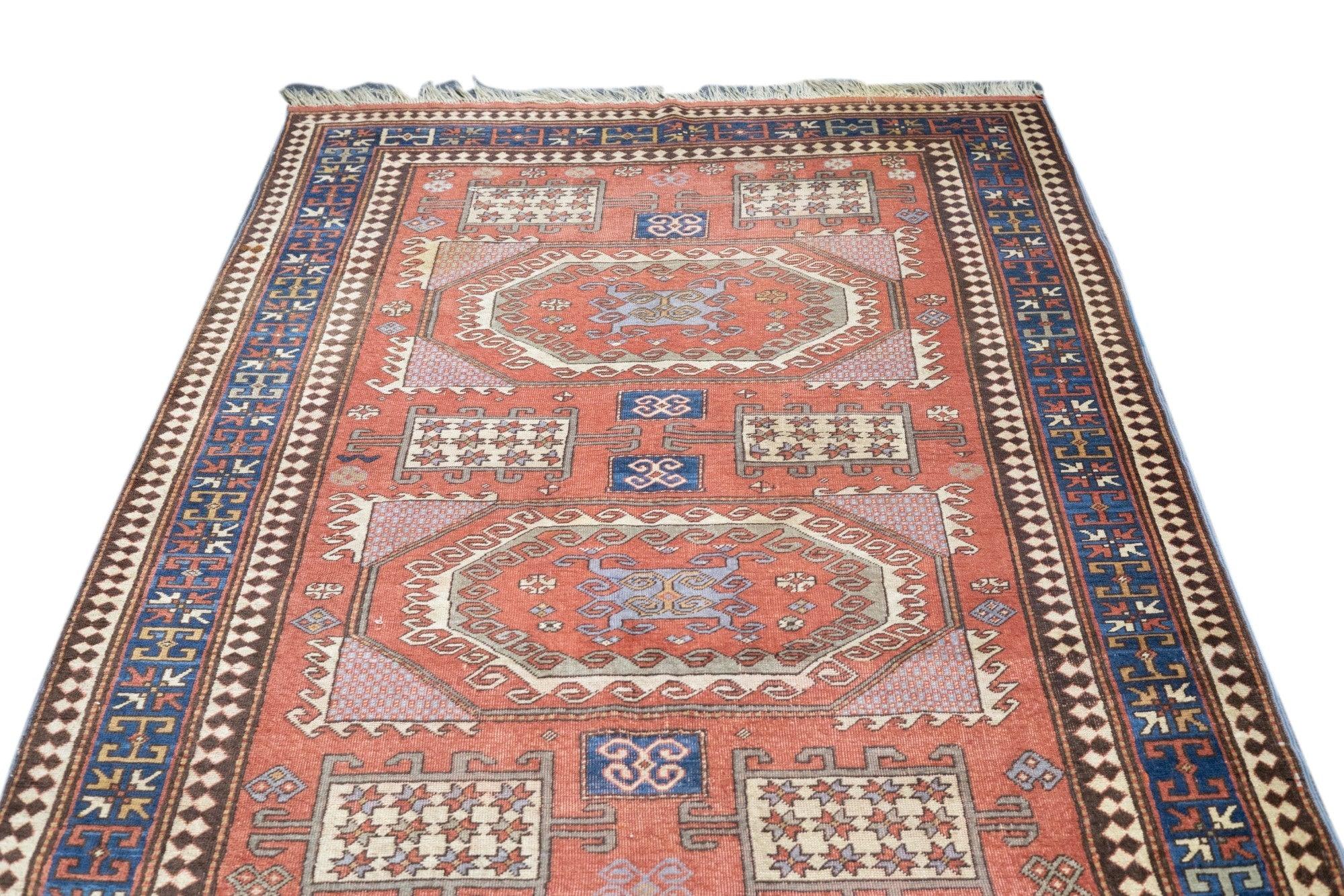 Antiker Kazak-Teppich 5'5'' x 8'6'' (19. Jahrhundert) im Angebot