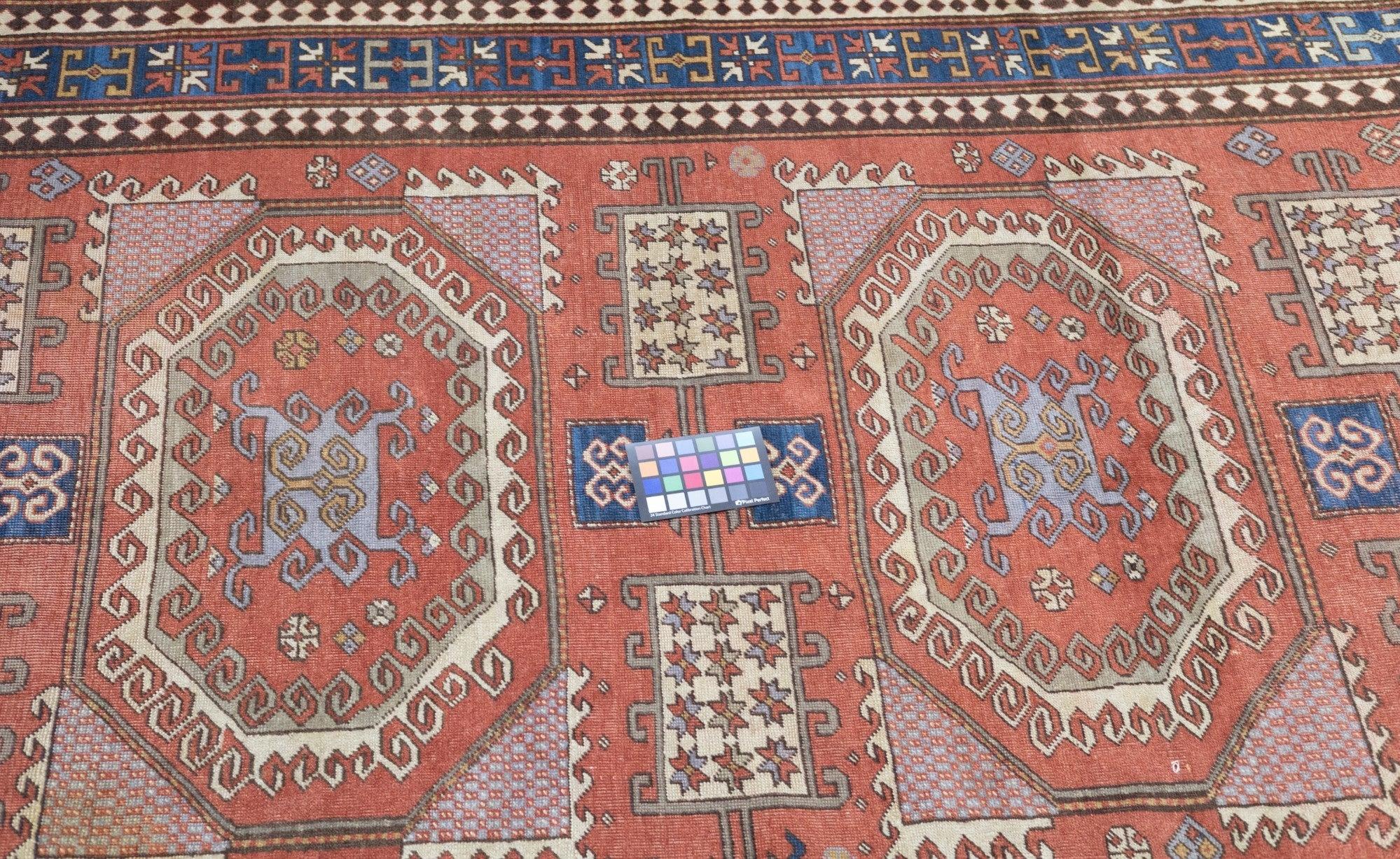 Antiker Kazak-Teppich 5'5'' x 8'6'' im Angebot 2