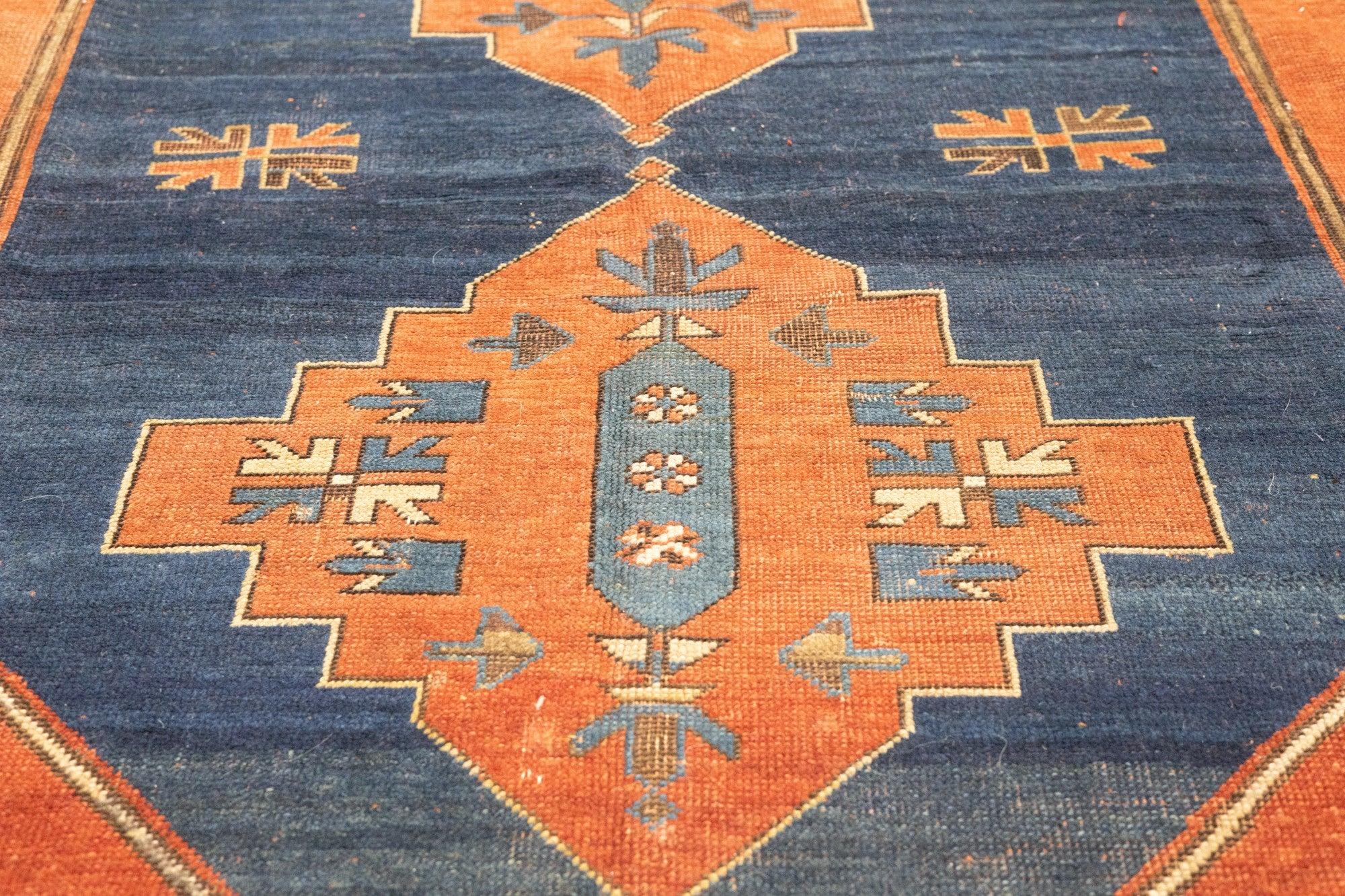 Annodato a mano Tappeto Kazak antico 5'8'' x 8'6'' in vendita