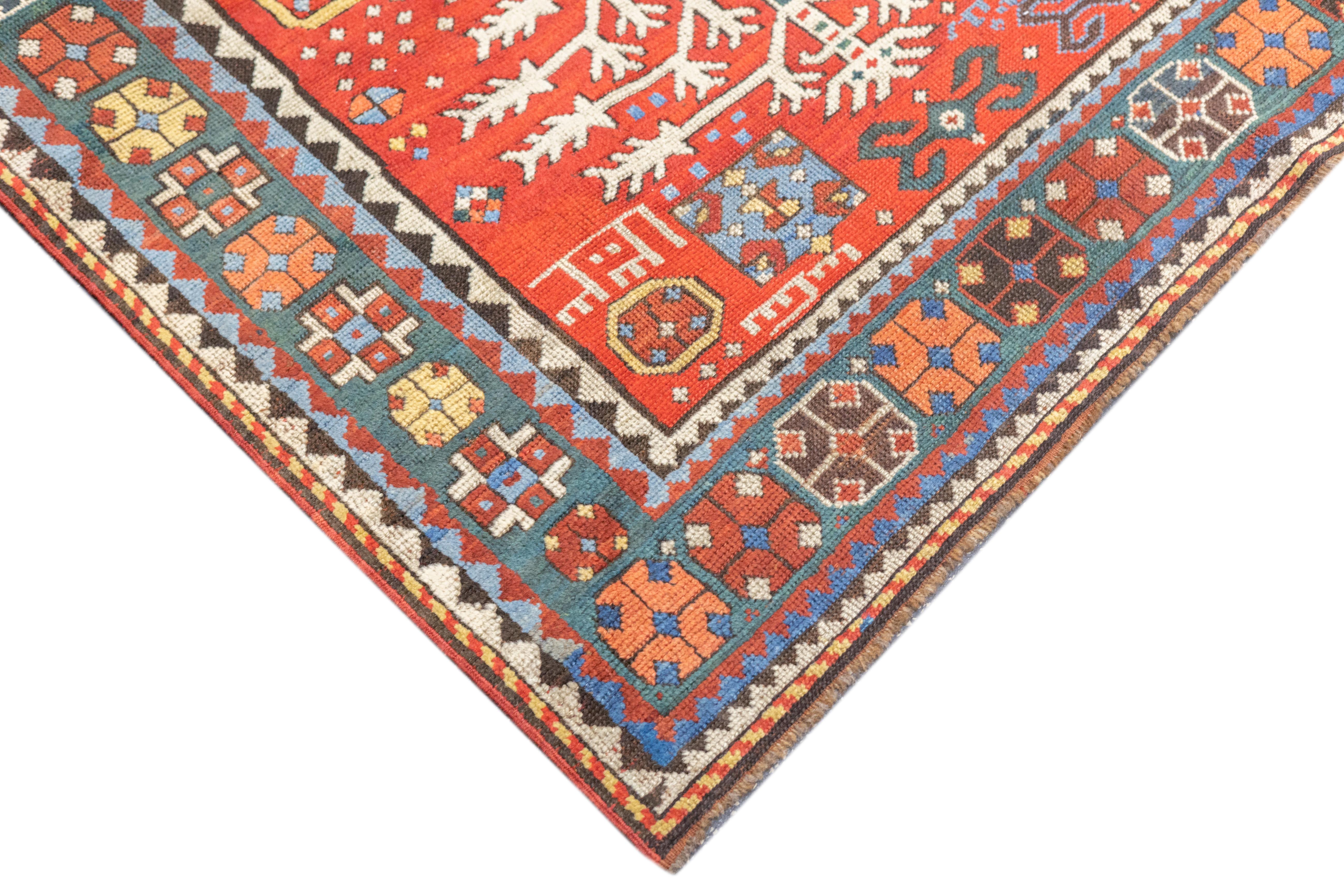 Caucasien Tapis Kazak ancien 6'4'' x 7'5'' en vente