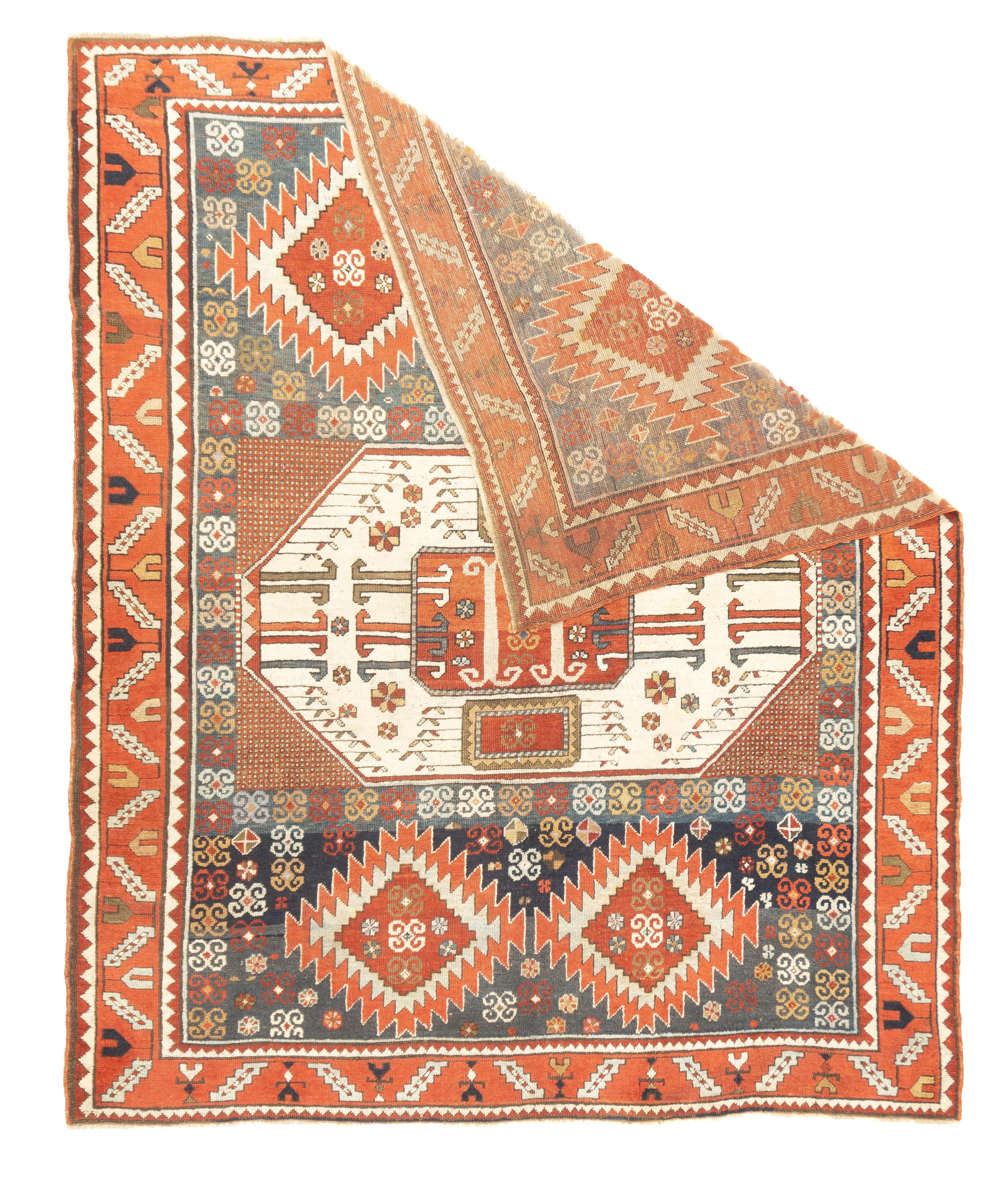 Tapis Kazak antique 6'8'' x 7'11''. Caucase du Sud-Ouest/Arménie. Motifs audacieux, fortement colorés, totalement géométriques, entièrement en laine, tissage grossier à moyen, poils moyens à longs, pièces de format dispersé, en médaillon, allover et