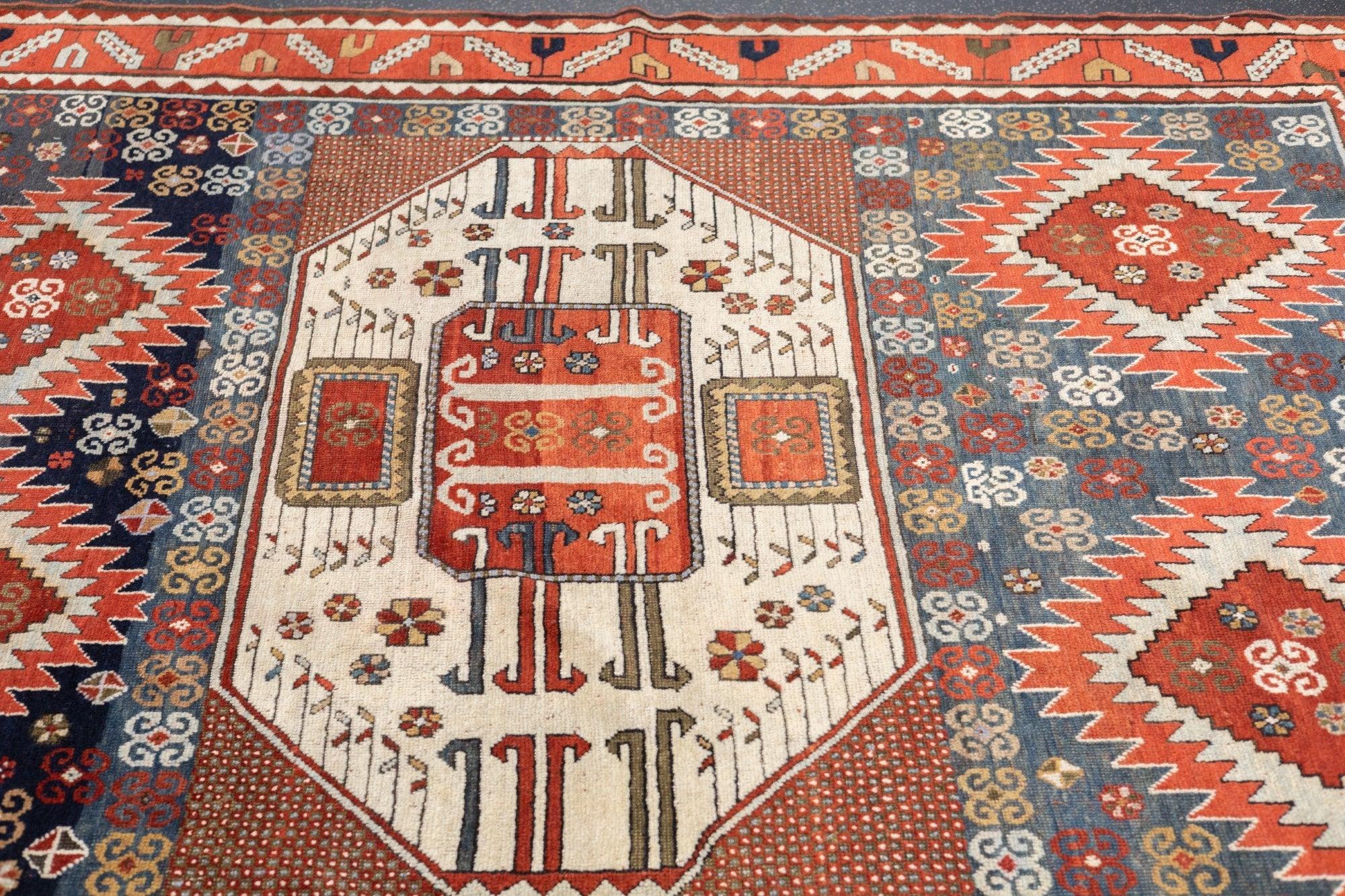 Tapis Kazak ancien 6'8'' x 7'11'' Bon état - En vente à New York, NY