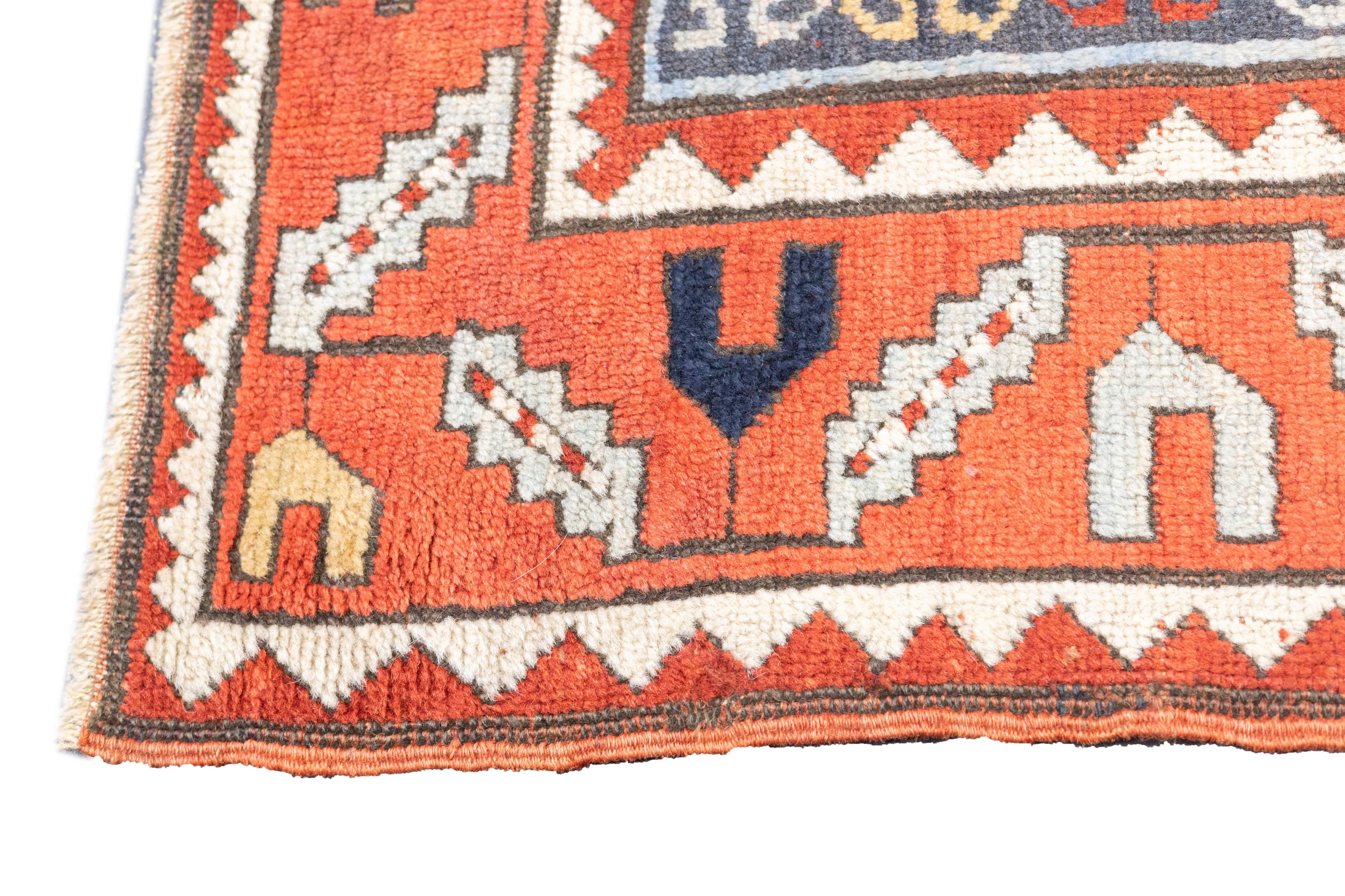 XIXe siècle Tapis Kazak ancien 6'8'' x 7'11'' en vente