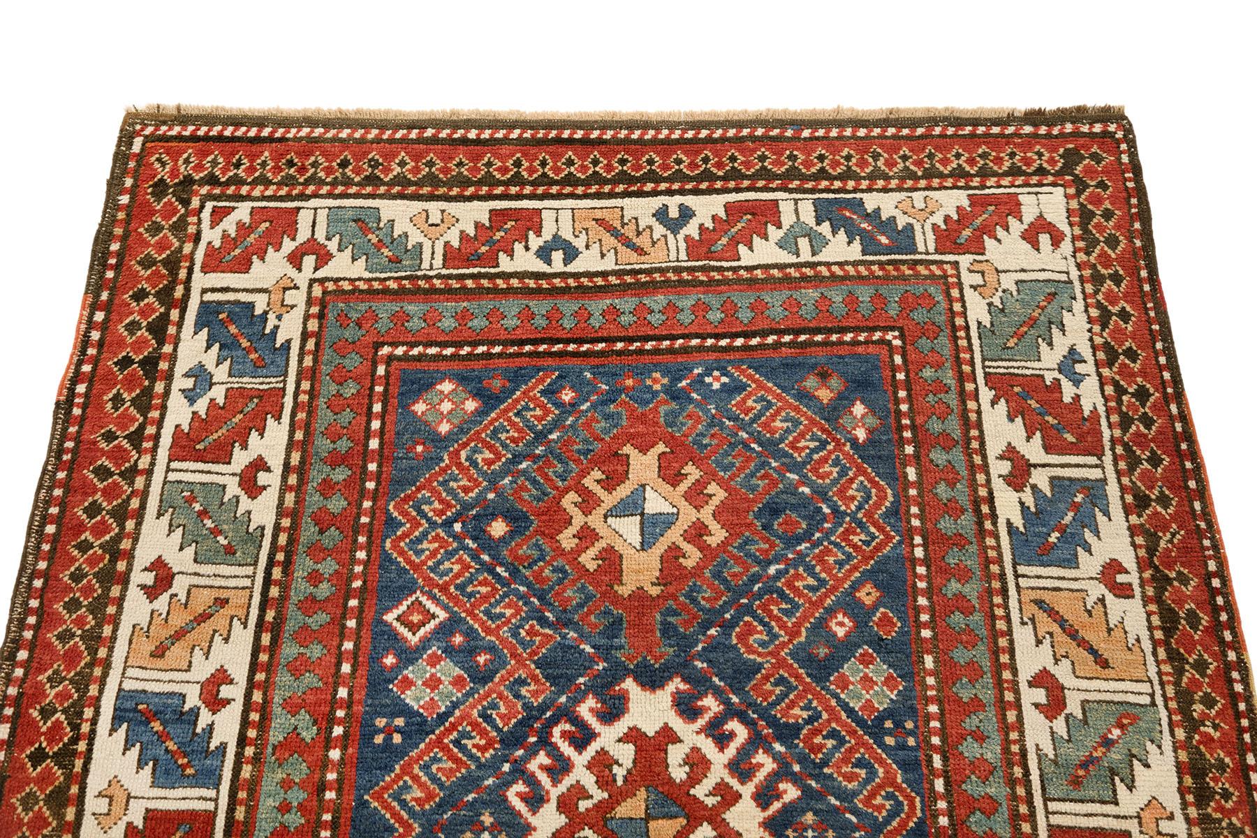 Noué à la main Tapis Kazak ancien, noué à la main, 7.4 × 4.2 ft - Rouge, bleu et ivoire en vente