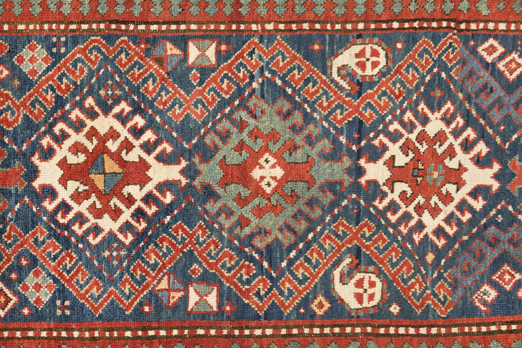 Tapis Kazak ancien, noué à la main, 7.4 × 4.2 ft - Rouge, bleu et ivoire Bon état - En vente à North Bergen, NJ