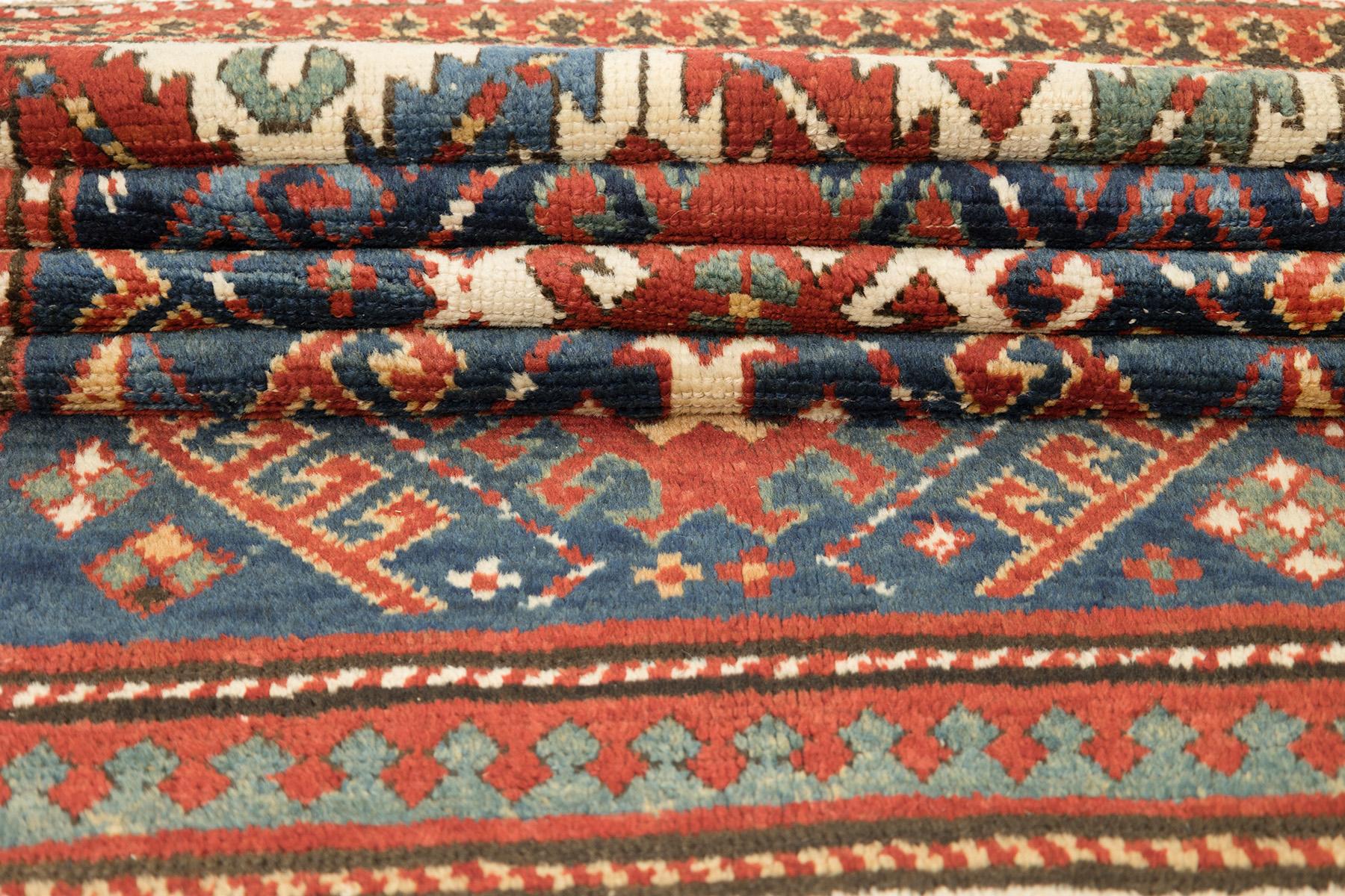 Tapis Kazak ancien, noué à la main, 7.4 × 4.2 ft - Rouge, bleu et ivoire en vente 1