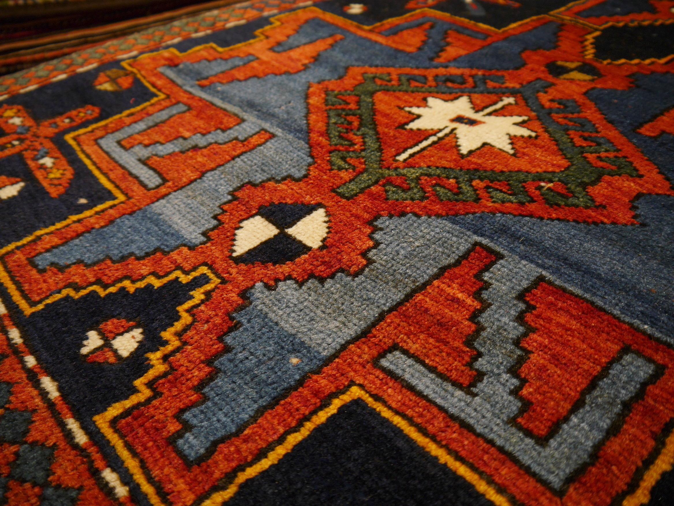 Antique Kazak Rug Hand Knotted in Azerbaijan with Vegetable Dyes  In Good Condition In Lohr, Bavaria, DE