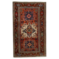 Antiker handgewebter antiker Kazak-Teppich Rostfarbener geometrischer Stammeskunstteppich
