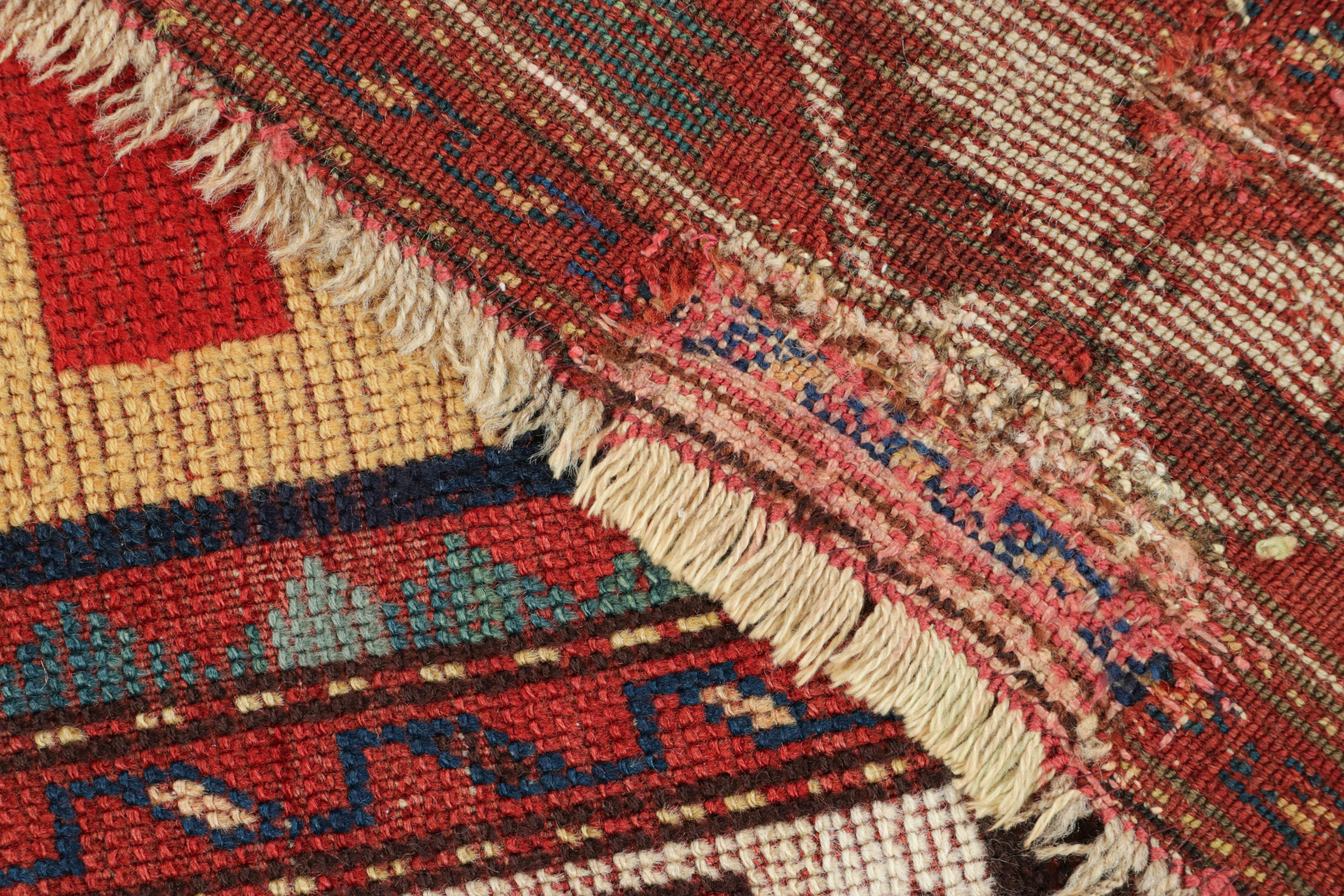 Antiker Kazak-Teppich in Rot- und Blautönen mit geometrischem Medaillon - Rug & Kilim (Spätes 19. Jahrhundert) im Angebot