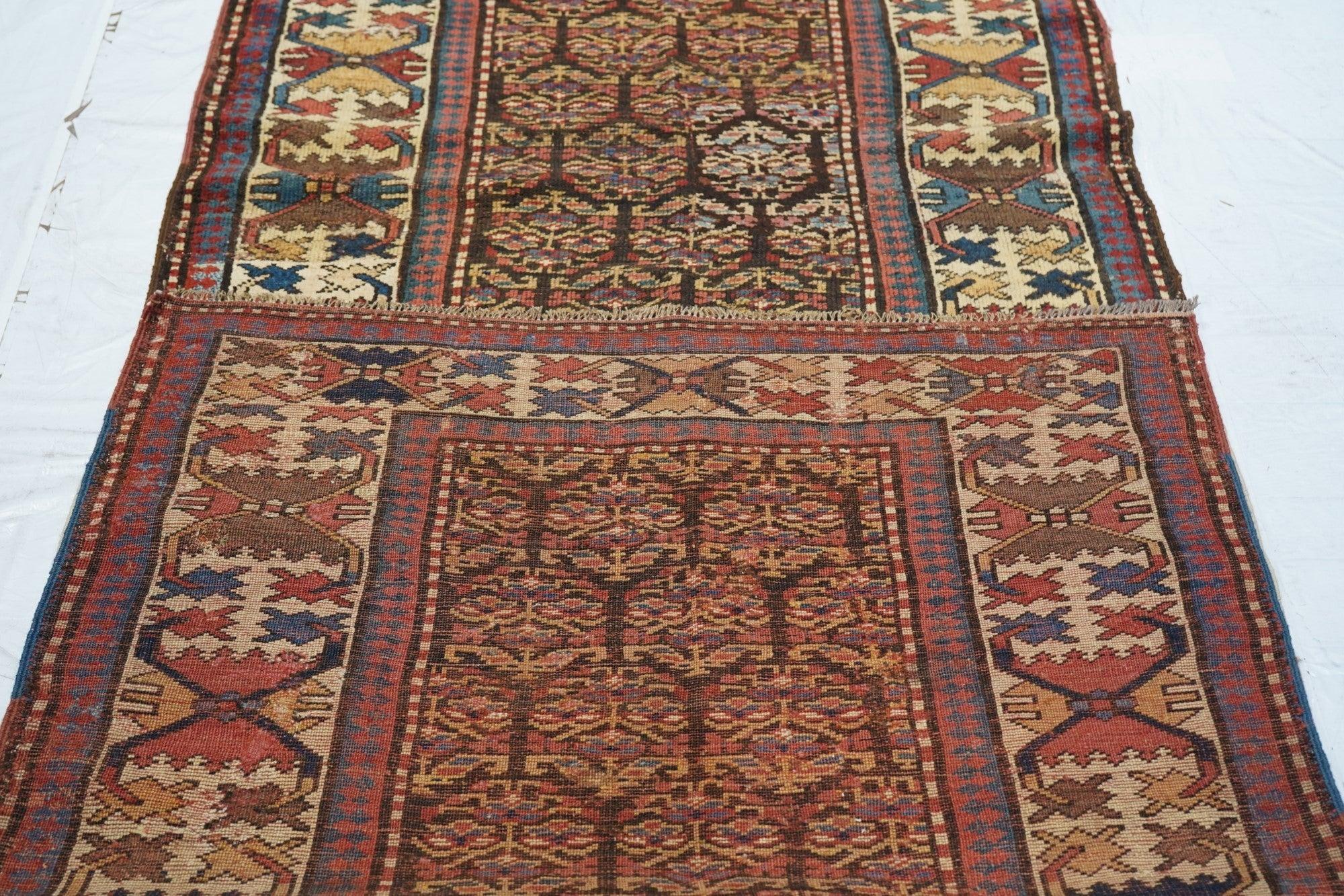 20ième siècle Tapis de couloir Kazak ancien 3'6'' x 10'9'' en vente