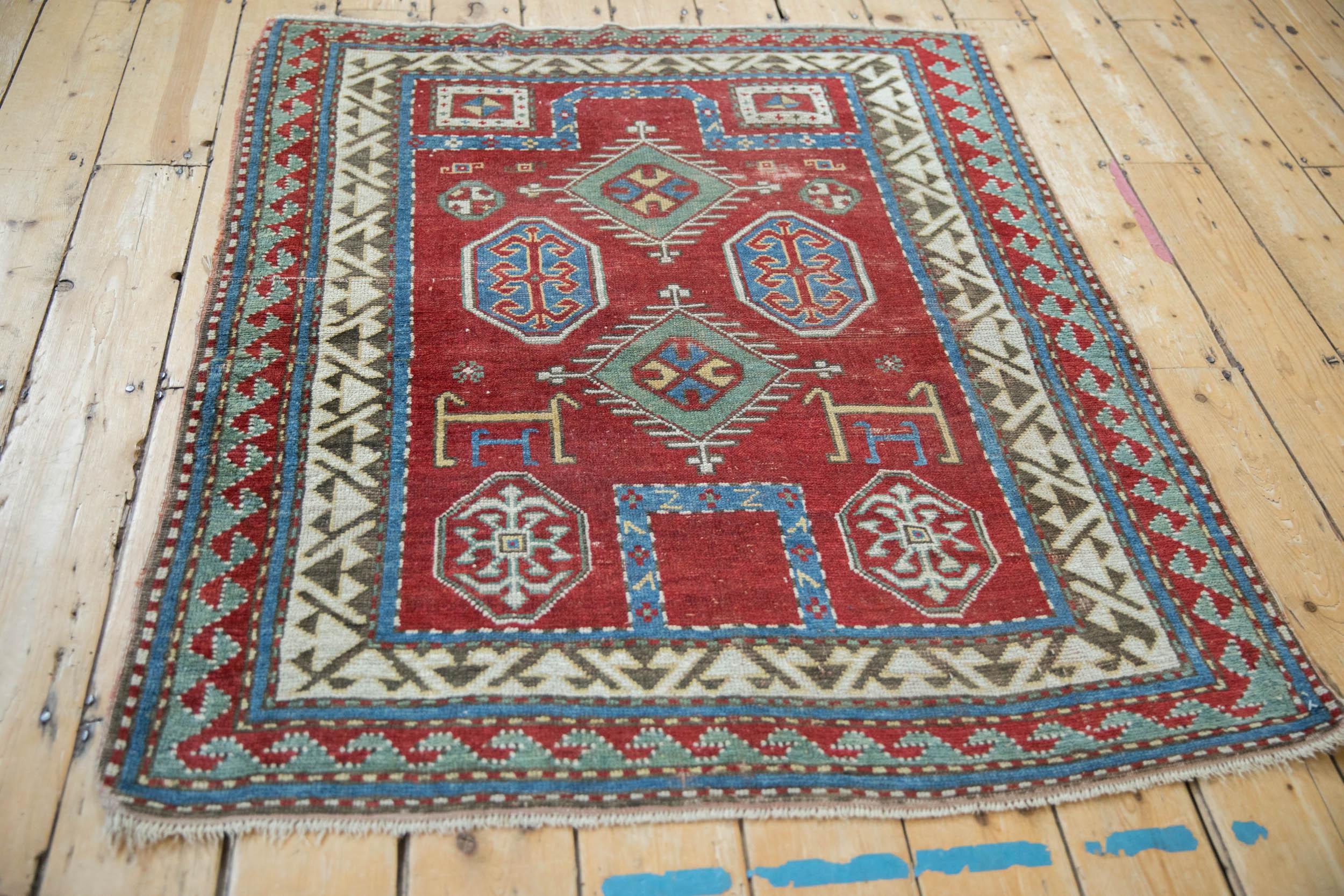 Antiker kasachischer Quadrat-Teppich (Handgeknüpft) im Angebot