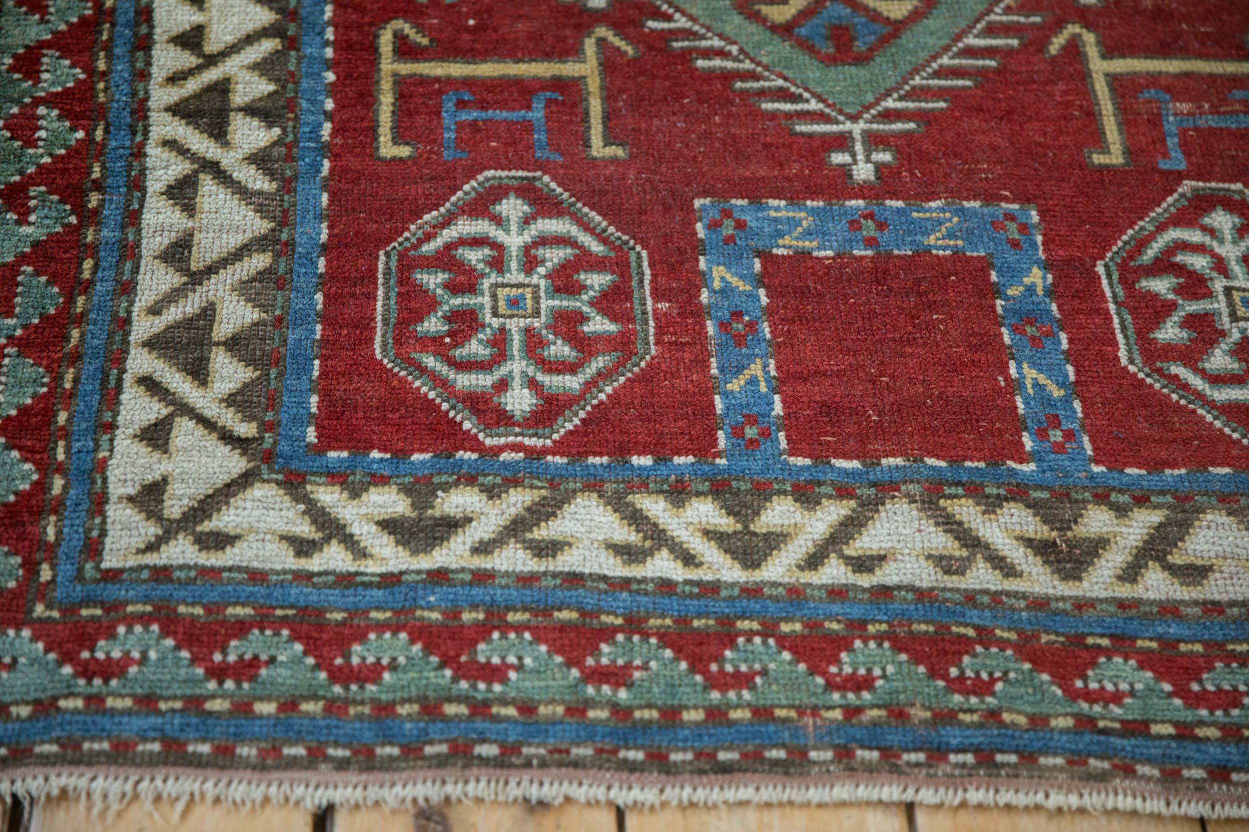 Antiker kasachischer Quadrat-Teppich im Zustand „Gut“ im Angebot in Katonah, NY