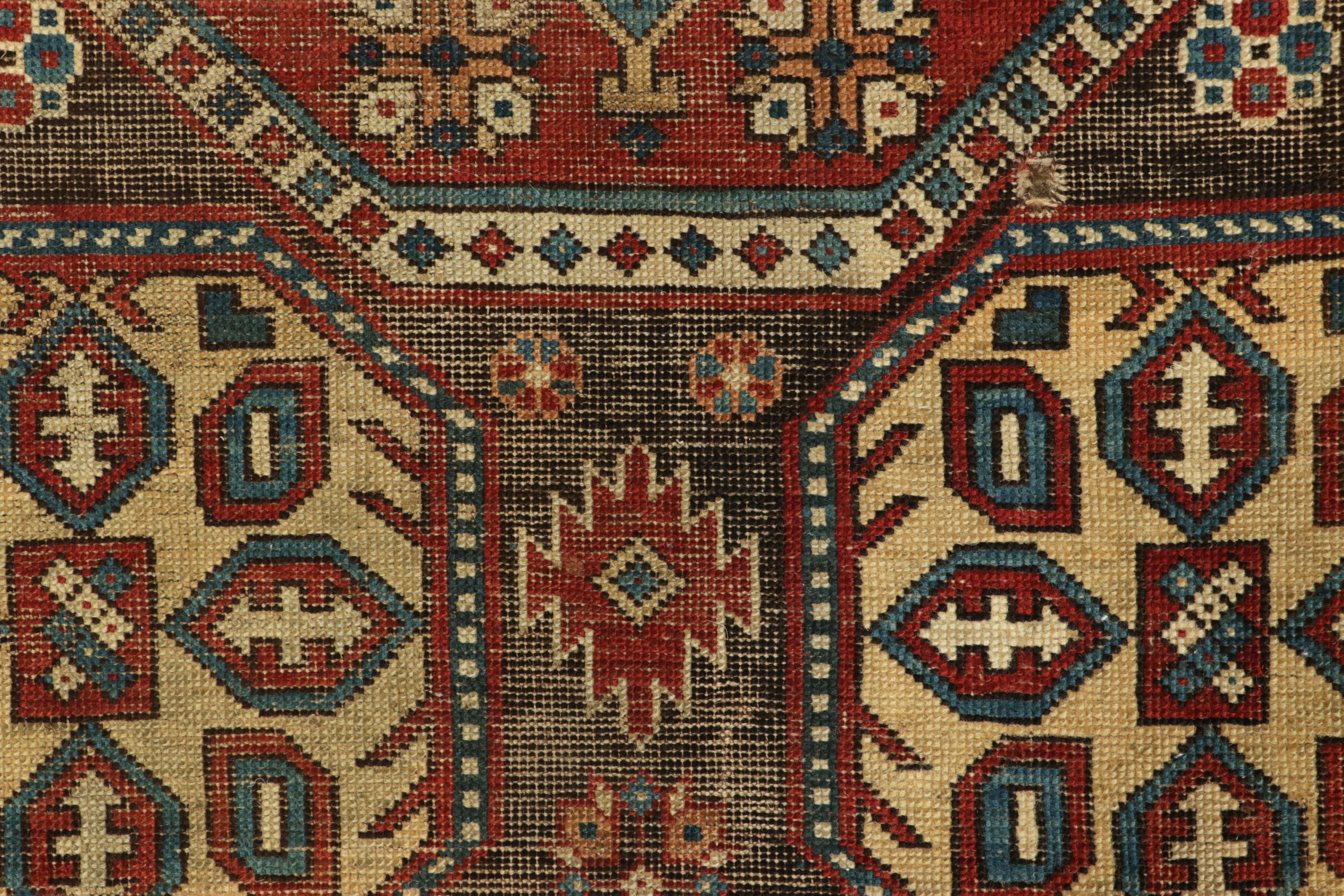 Antiker Kazak-Stammesteppich in Brown mit geometrischen Mustern, von Rug & Kilim (Kasachisch) im Angebot