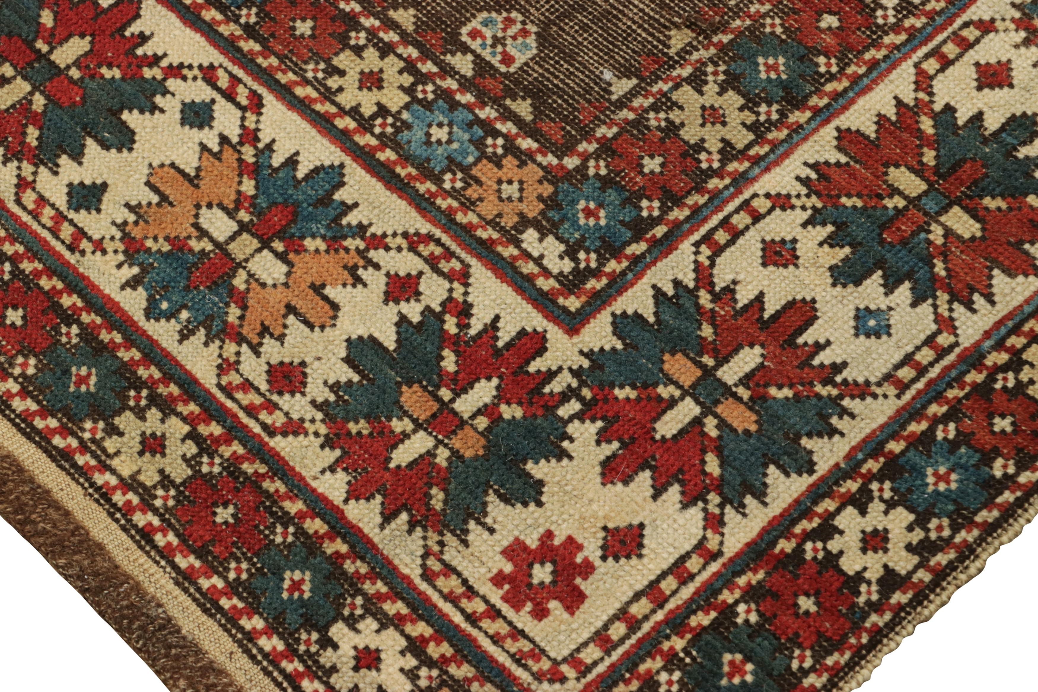 Antiker Kazak-Stammesteppich in Brown mit geometrischen Mustern, von Rug & Kilim im Zustand „Gut“ im Angebot in Long Island City, NY