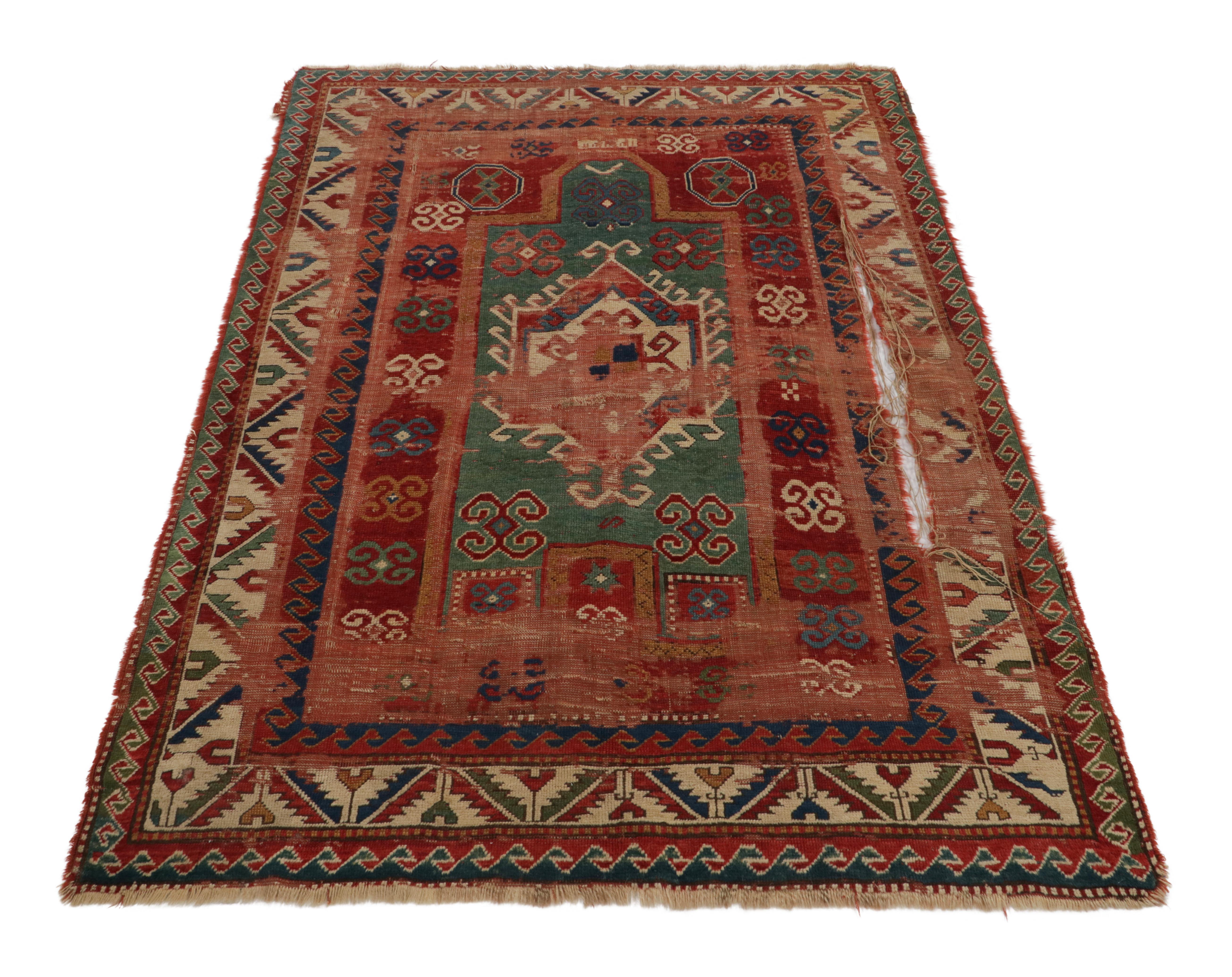 Annodato a mano Antico tappeto tribale Kazak, medaglione geometrico rosso e blu - Rug & Kilim in vendita