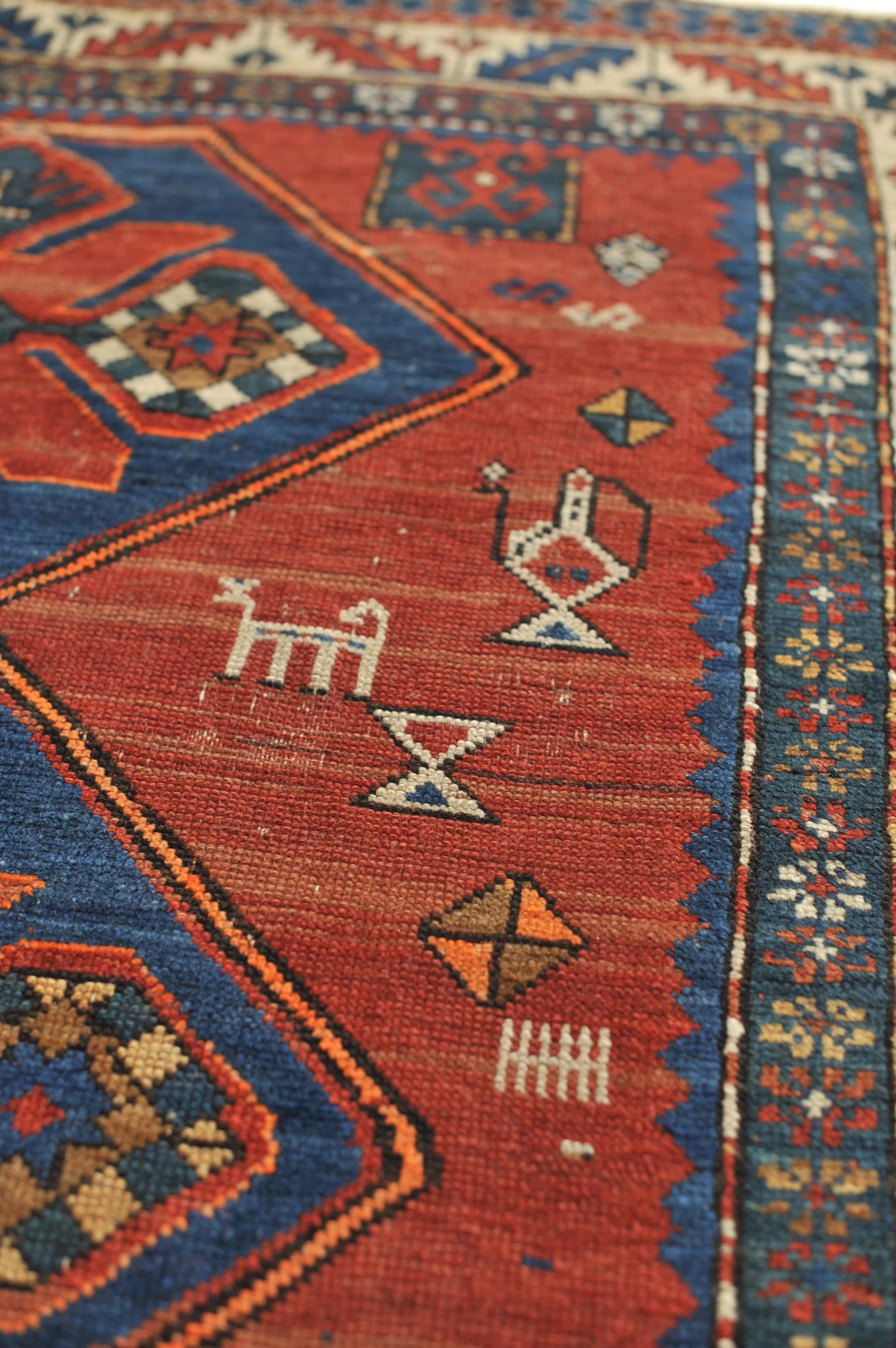 Antiker Kazak-Stammesteppich mit Variationen von Ton, Rost, Herbst (Wolle) im Angebot