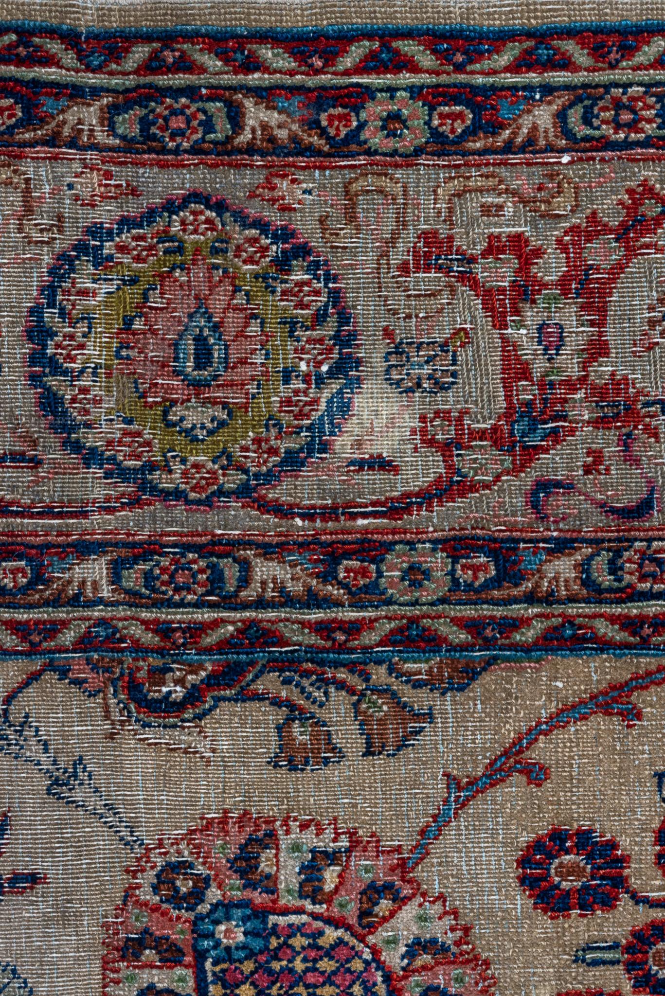 Tappeto antico Kazvin con medaglione floreale in colori intensi e ricchi In condizioni ottime in vendita a New York, NY