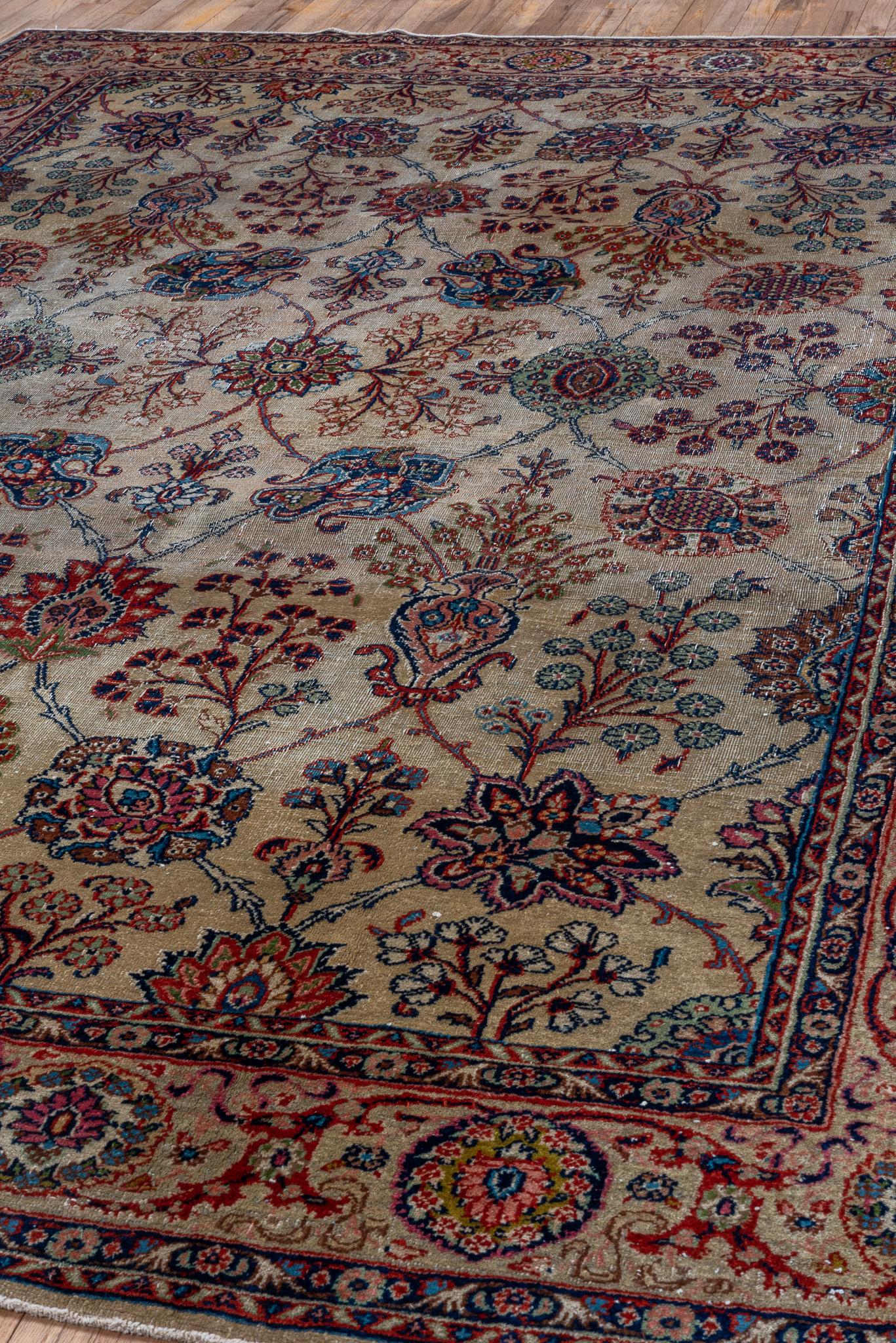 Tappeto antico Kazvin con medaglione floreale in colori intensi e ricchi in vendita 1