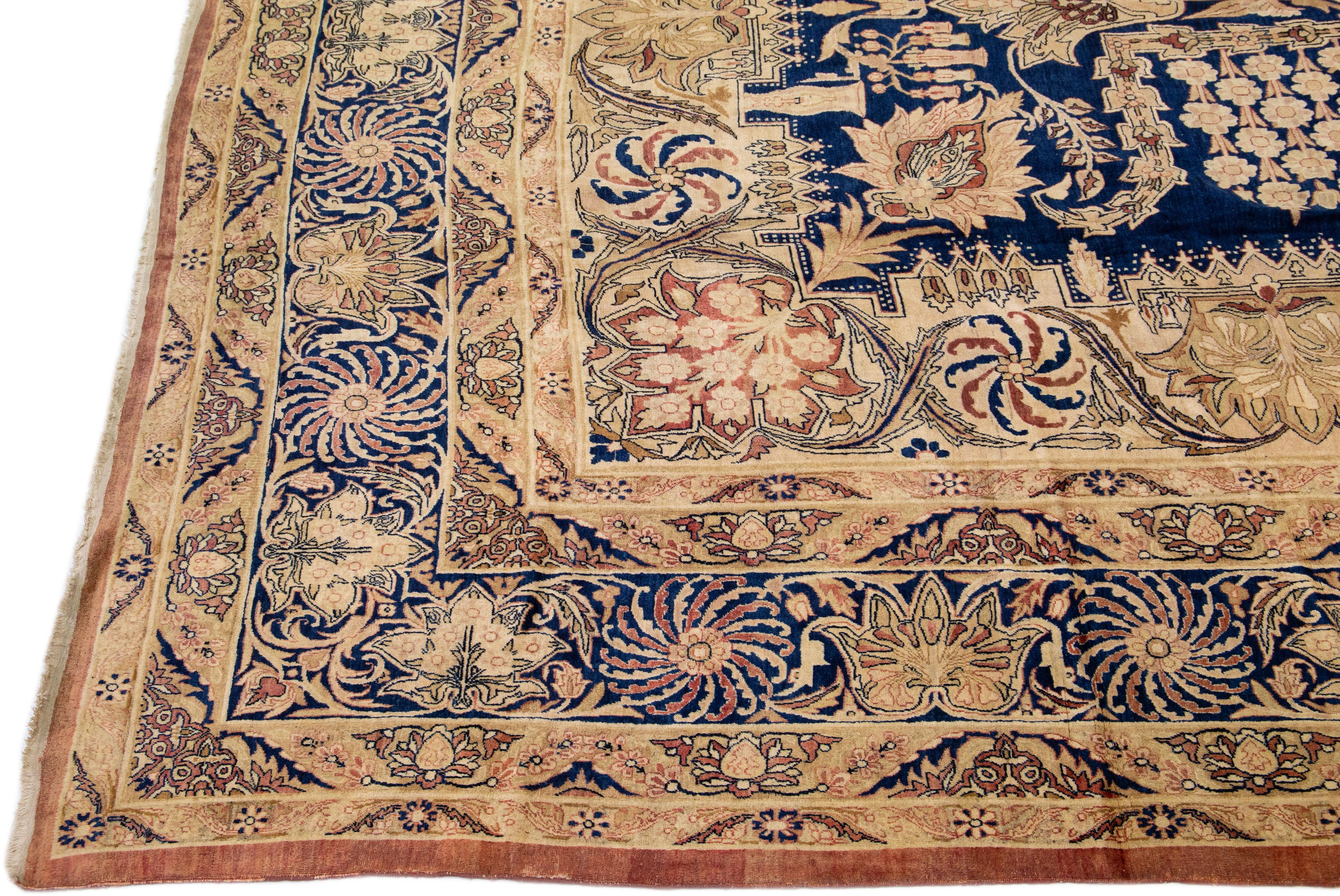 Perse Tapis Kerman ancien en laine persane beige et bleu, fait à la main, avec motif sur toute sa surface en vente