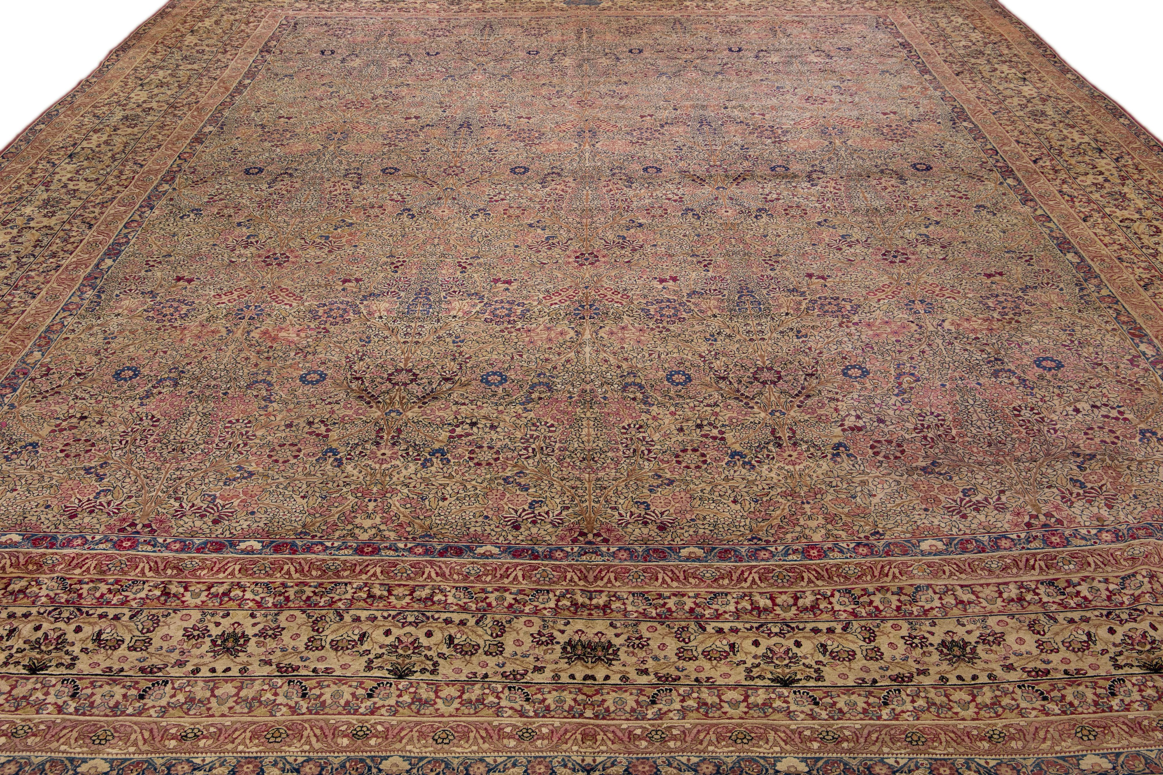 Kirman Tapis persan multicolore Kerman fait à la main avec motif floral sur toute la surface en vente