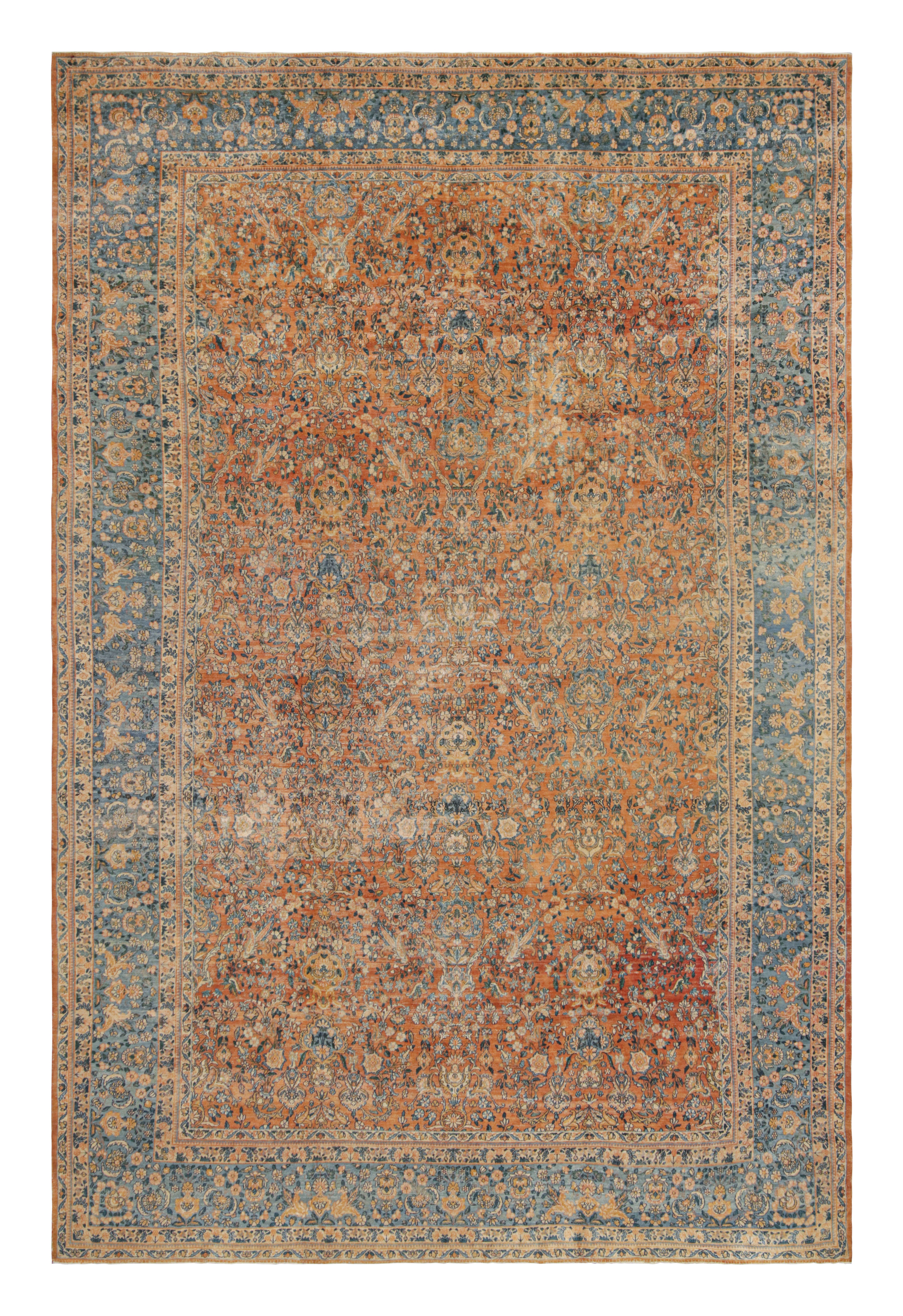 Antiker antiker Kerman Lavar Orange-Braun & Blauer persischer Floral-Teppich aus Wolle von Teppich & Kelim