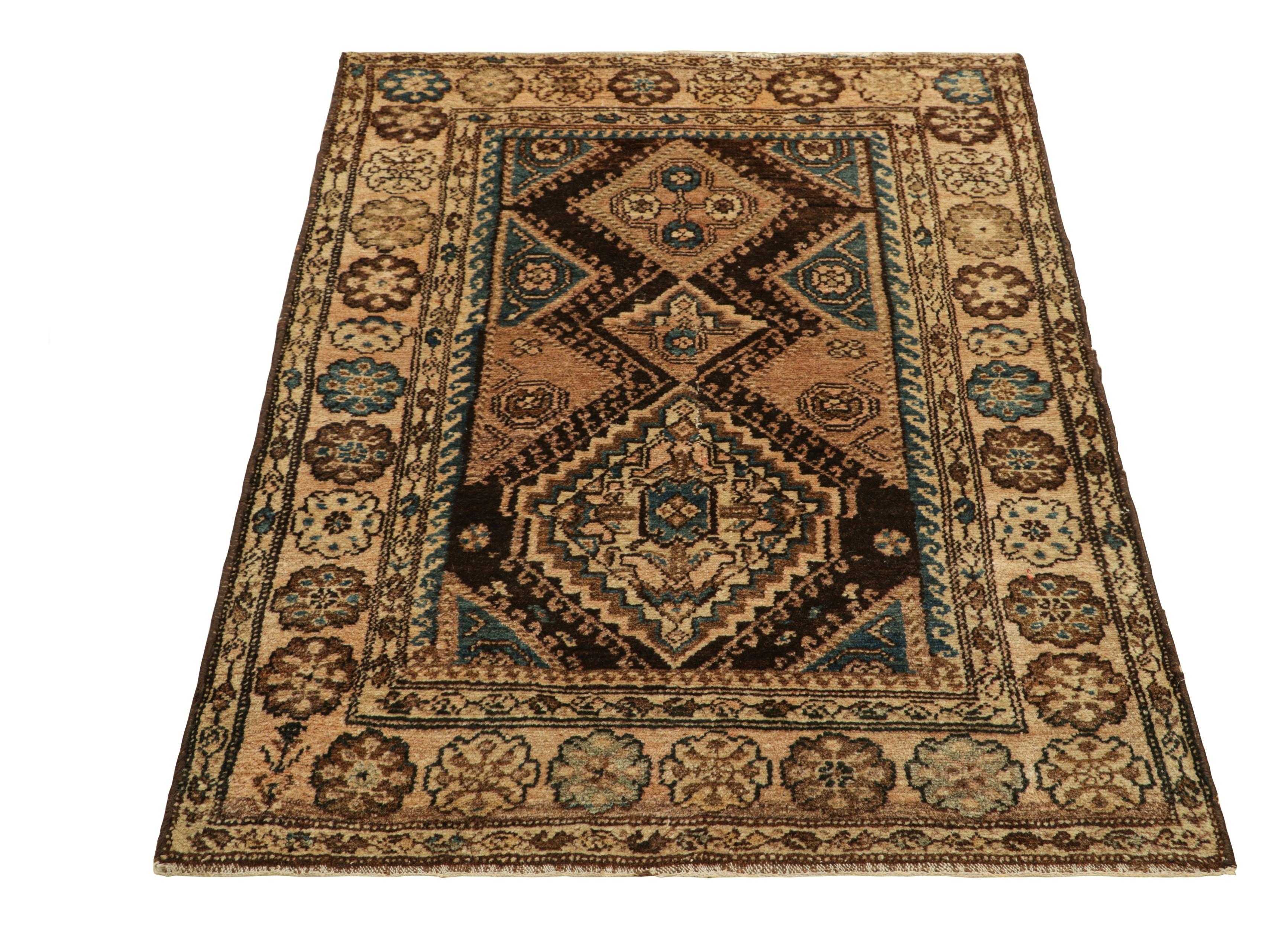 Antiker Kerman Lavar Perserteppich in Brown-Braun mit Medaillons  Rug und Kilim im Zustand „Gut“ im Angebot in Long Island City, NY
