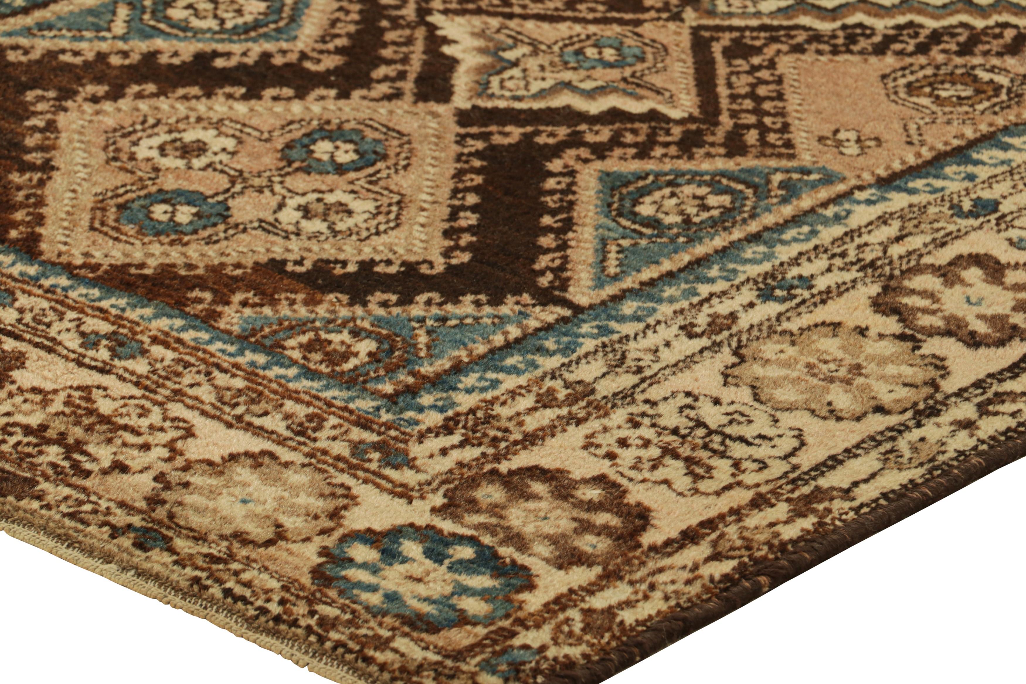 Antiker Kerman Lavar Perserteppich in Brown-Braun mit Medaillons  Rug und Kilim (Frühes 20. Jahrhundert) im Angebot