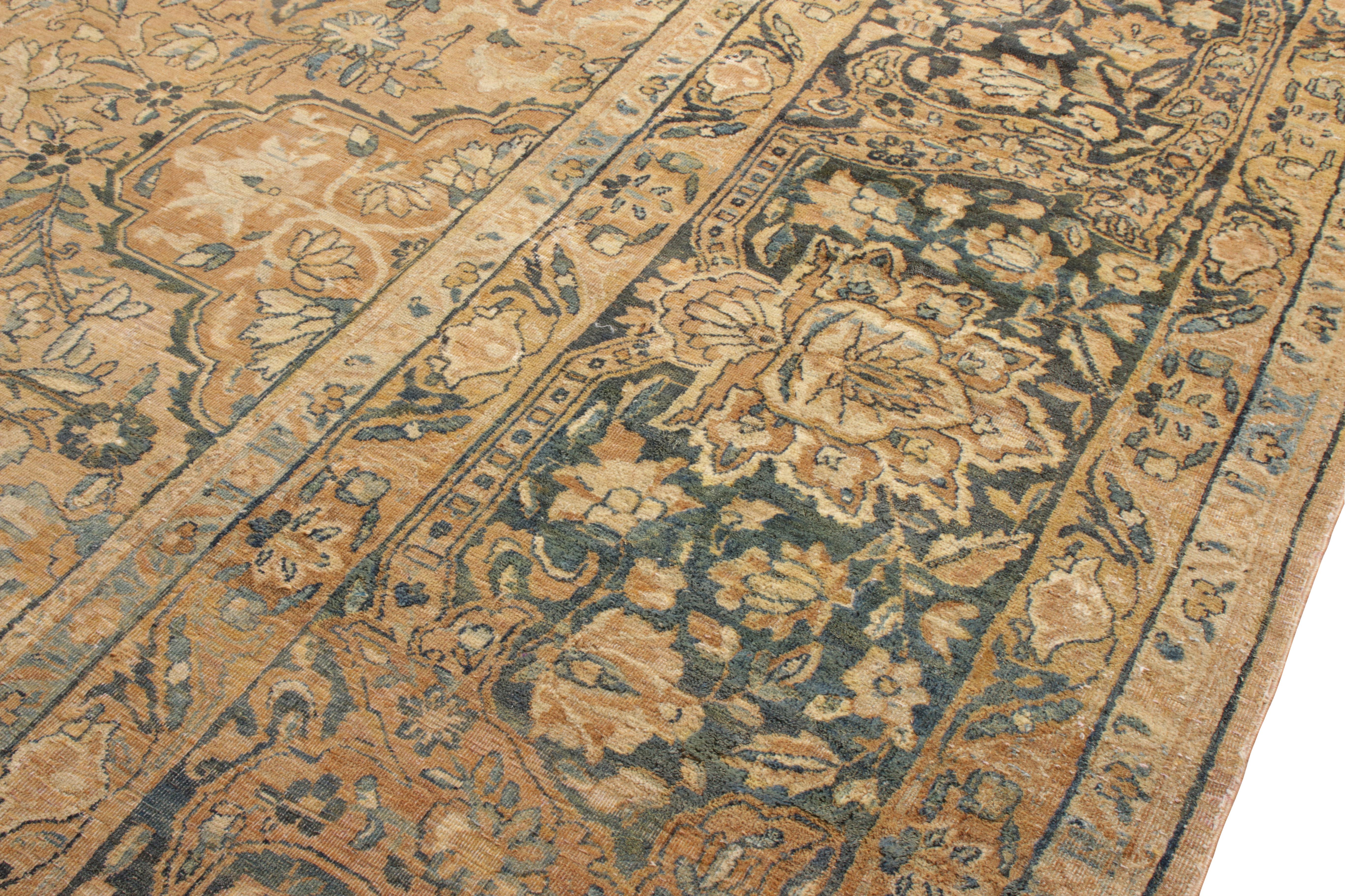 Antiker Kerman Lavar Perserteppich in Blau, Beige-Braun mit Blumenmuster (Persisch) im Angebot